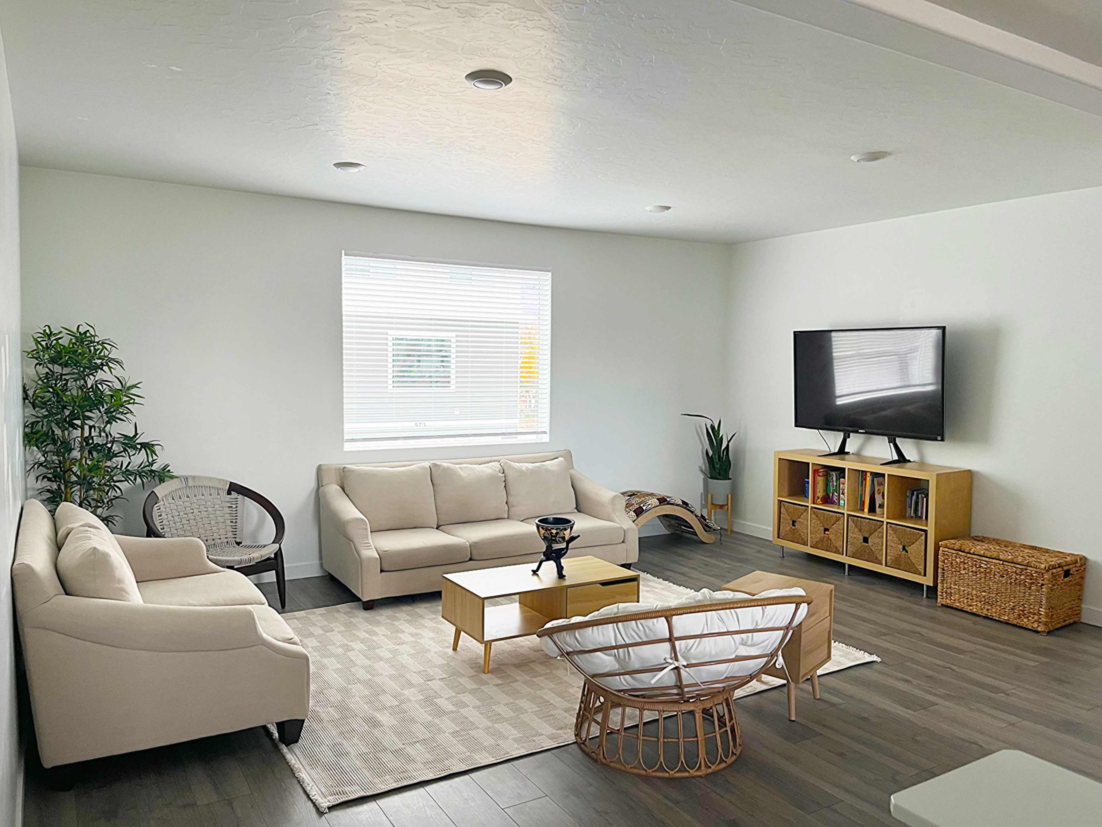 Bright & Sleek Lakeside Modern Townhouse Image in Saratoga Springs, Lehi, UT