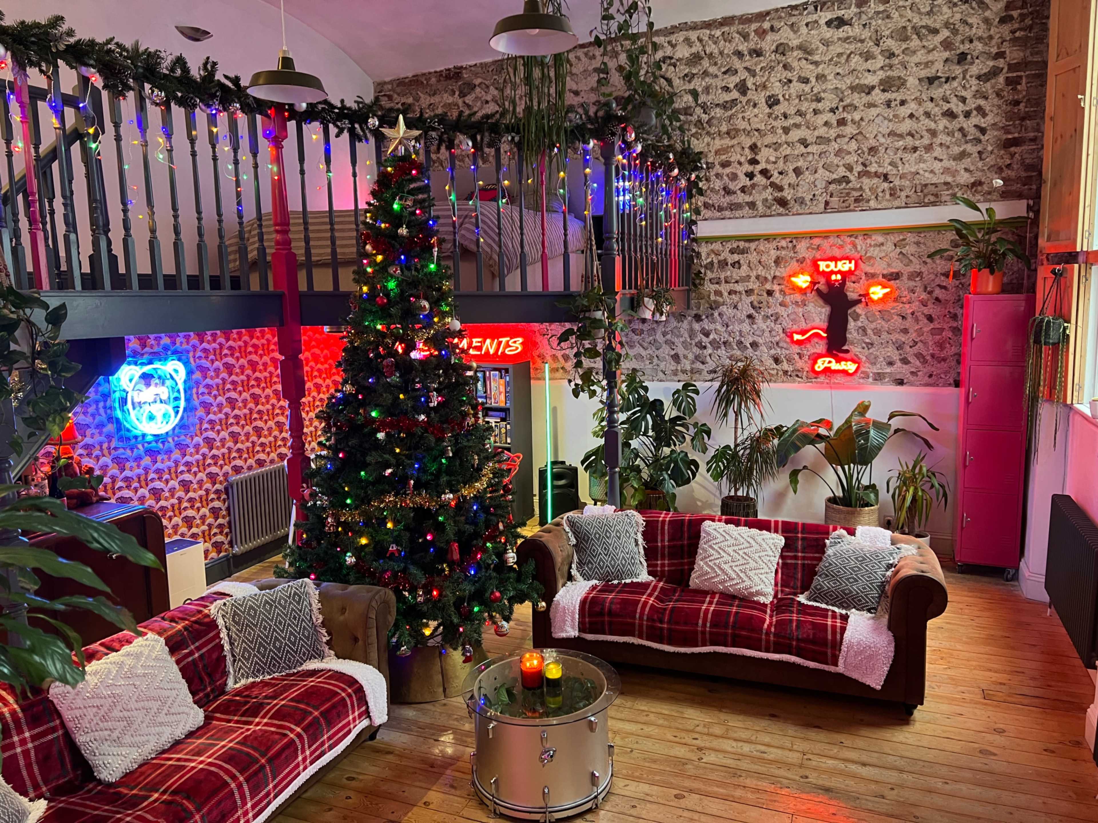 Neon Jungle - Warehouse Style Apartment Image in Brighton, Brighton, ENG