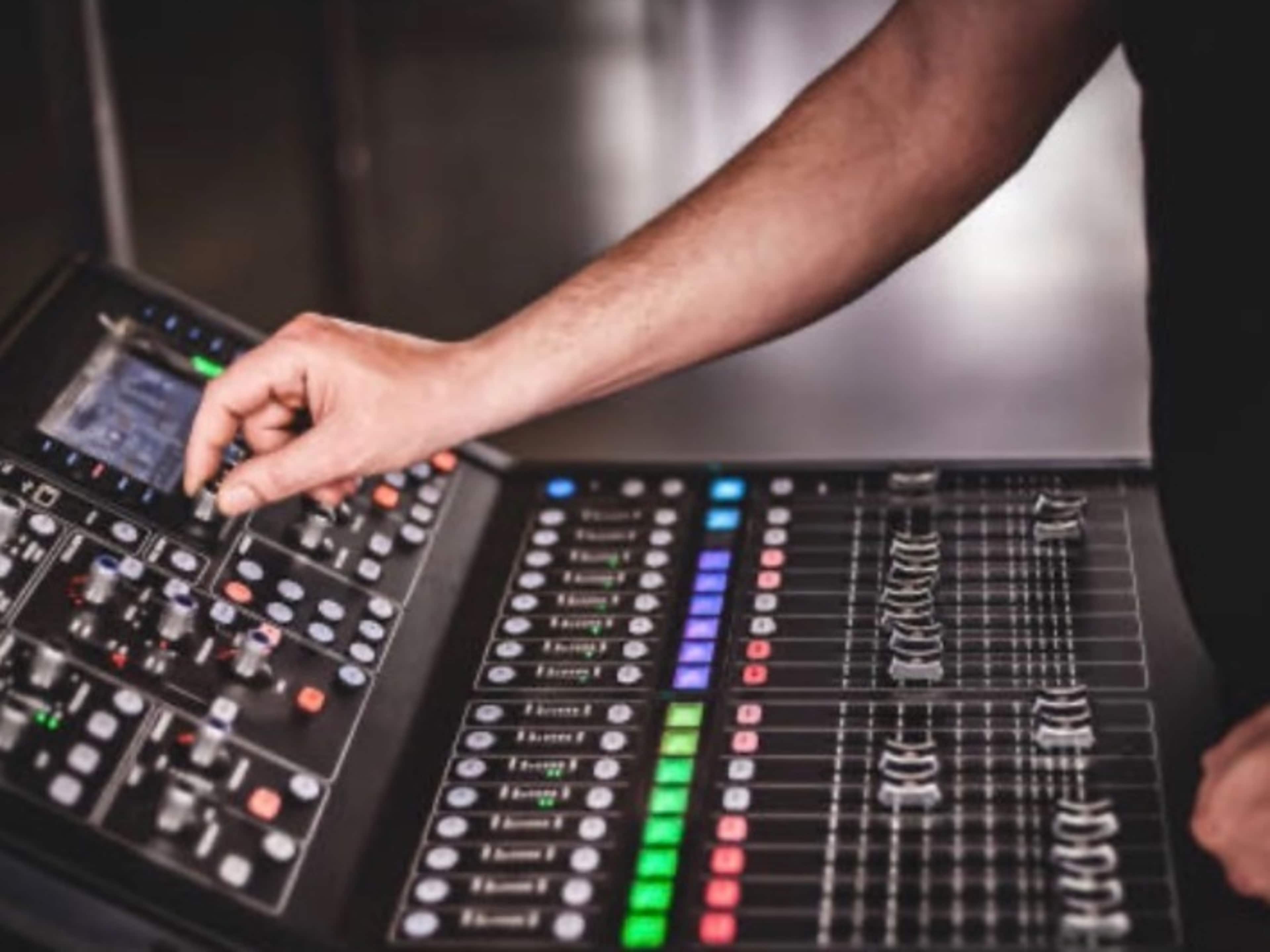 Sound system with engineer 