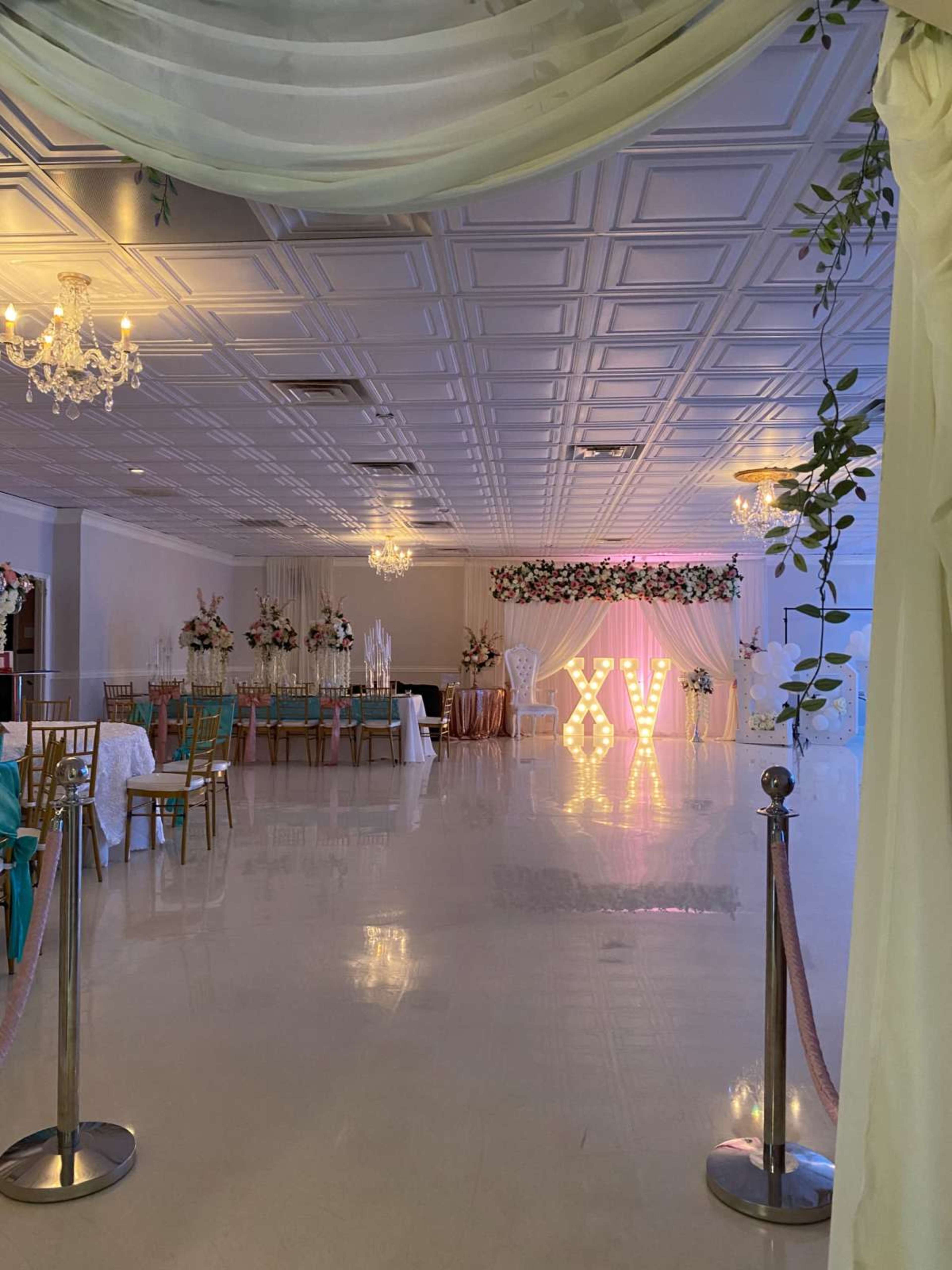 ELEGANT WHITE CANVAS, ADORNED WHITE CEILINGS, CHANDELIERS, BAR AREA,  GRAND ENTRANCE, LARGE DANCE FLOOR Image in Houston, HOUSTON, TX