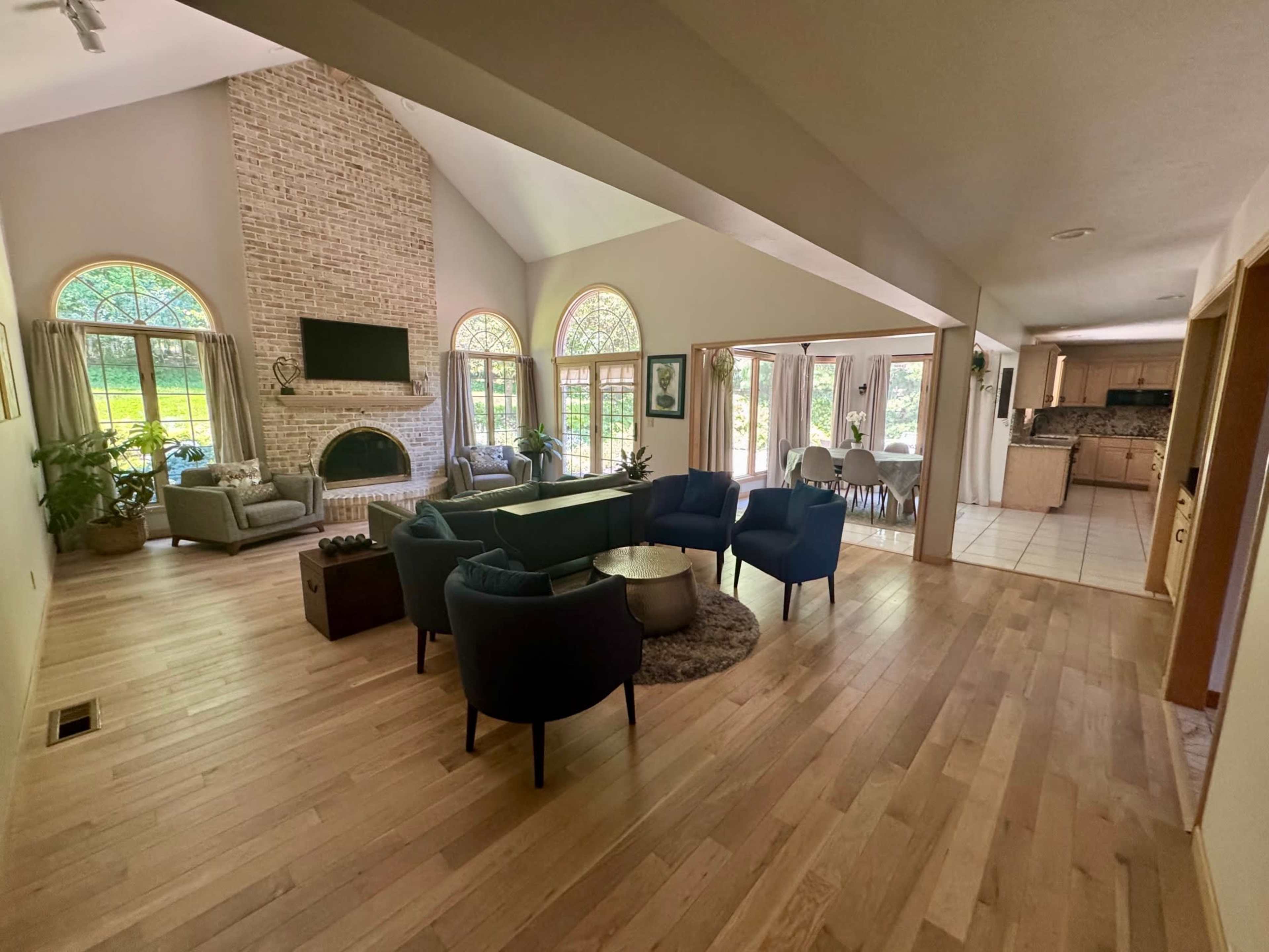 Timeless Colonial Brick Residence Image in Brecksville, Brecksville, OH