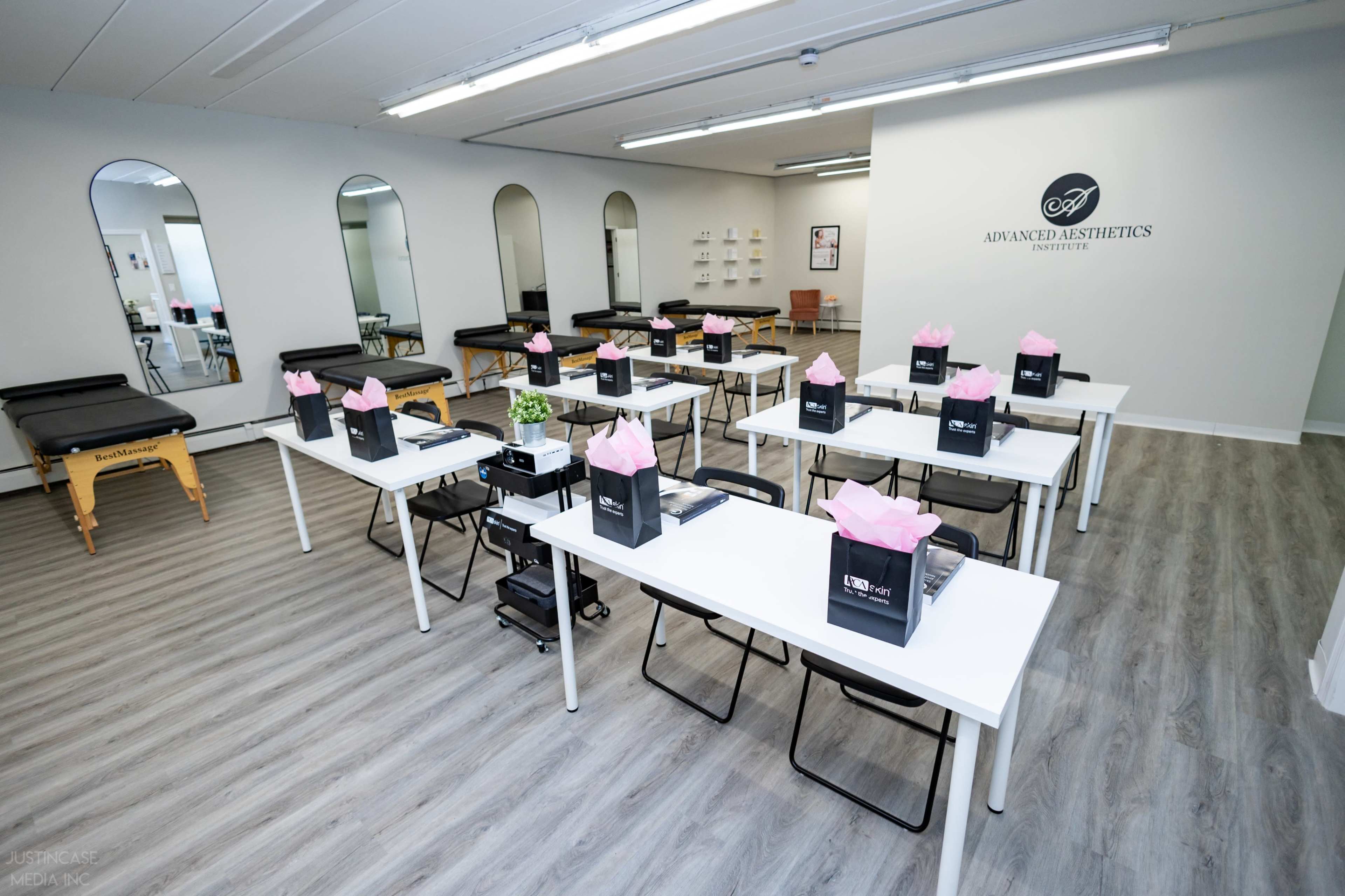 Huge,  modern/tasteful event space/classroom/Dance Studio/legal tattoo studio in urban/su urban area. Extremely easy access to I95 easy off/on within 2 minutes. Image in Pawtucket, Pawtucket, RI