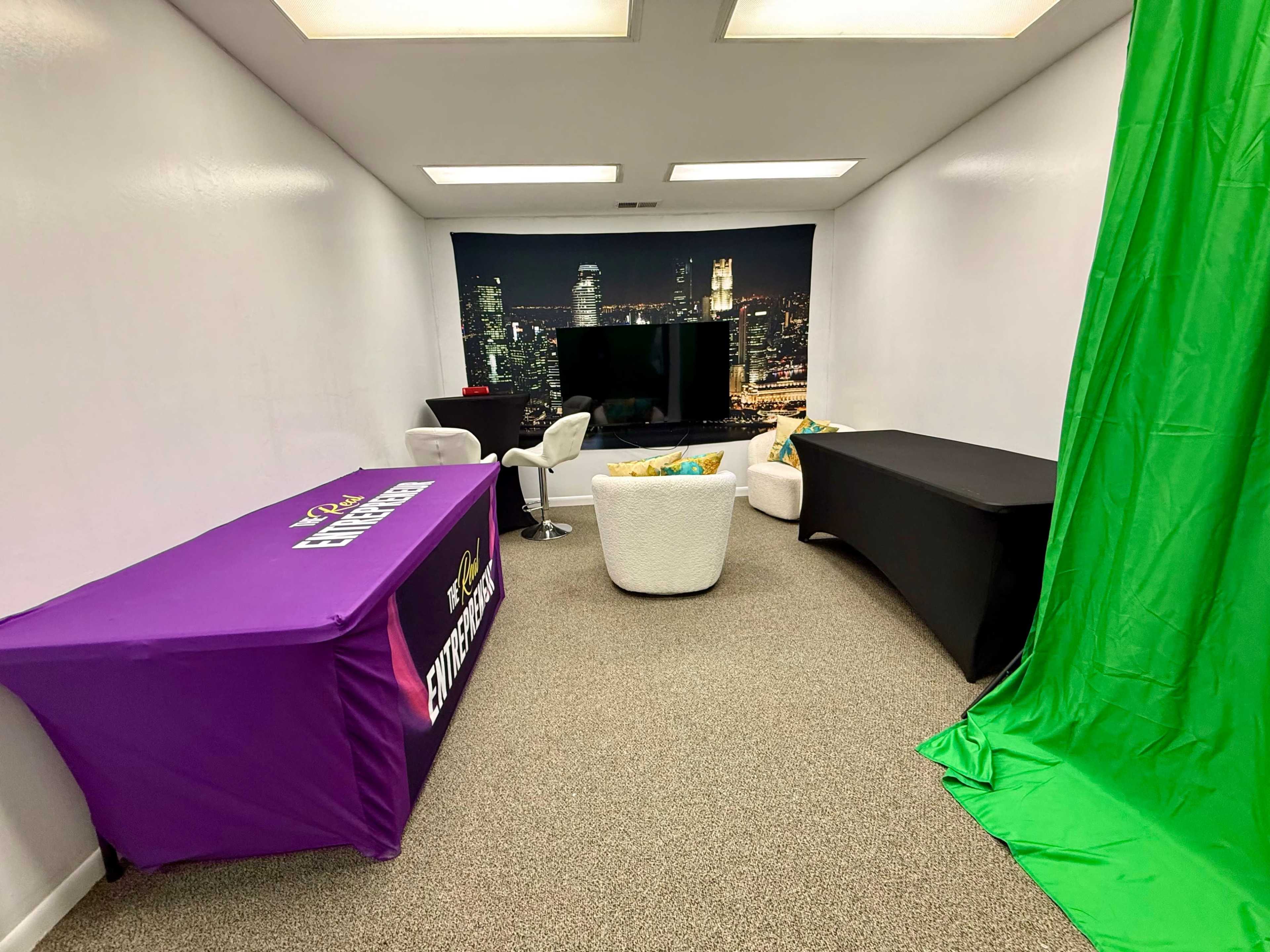 Urban, By the mall, Image in East Columbus, Columbus, GA