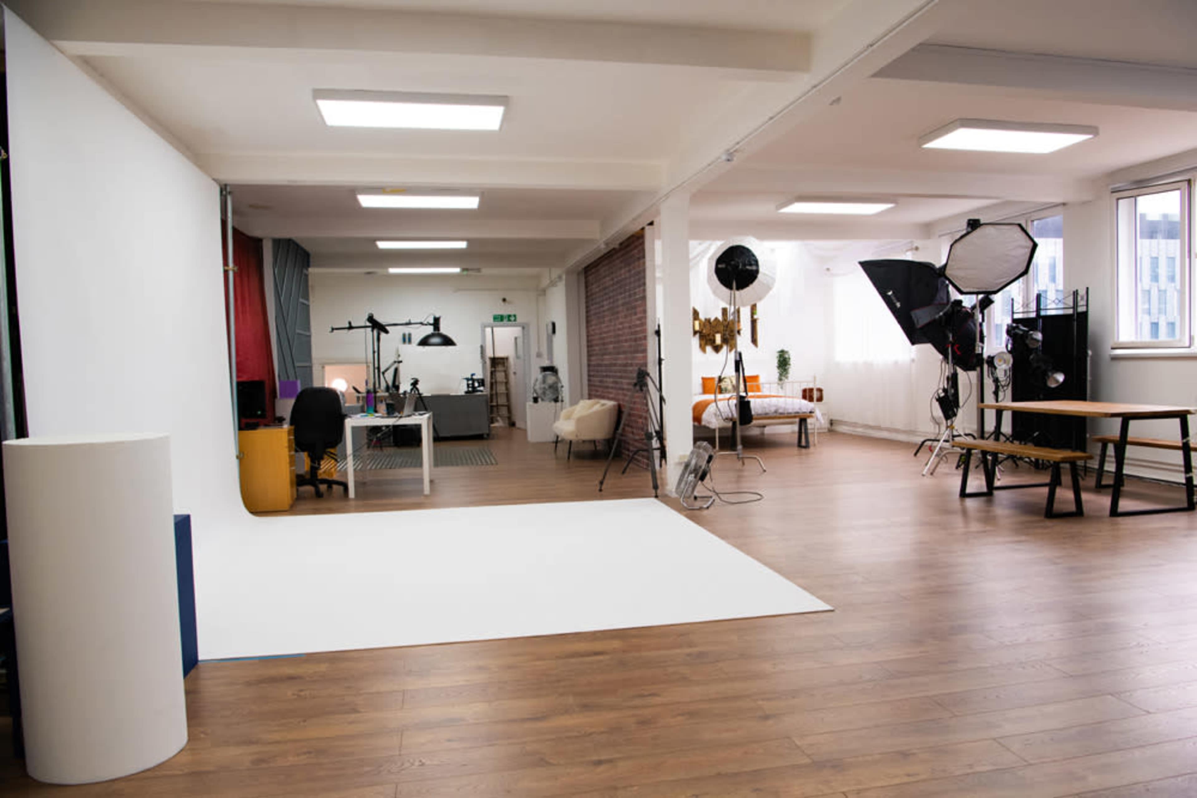 Unique and versatile city studio space with multiple sets, natural light, studio lights, hot desks, video, photography and editing all available inhouse along with equipment hire, gaffer services and much more. contact for further details. perfect studio for campaign, e-commerce, still life and creative content. Image in Cheetham Hill, Manchester, ENG