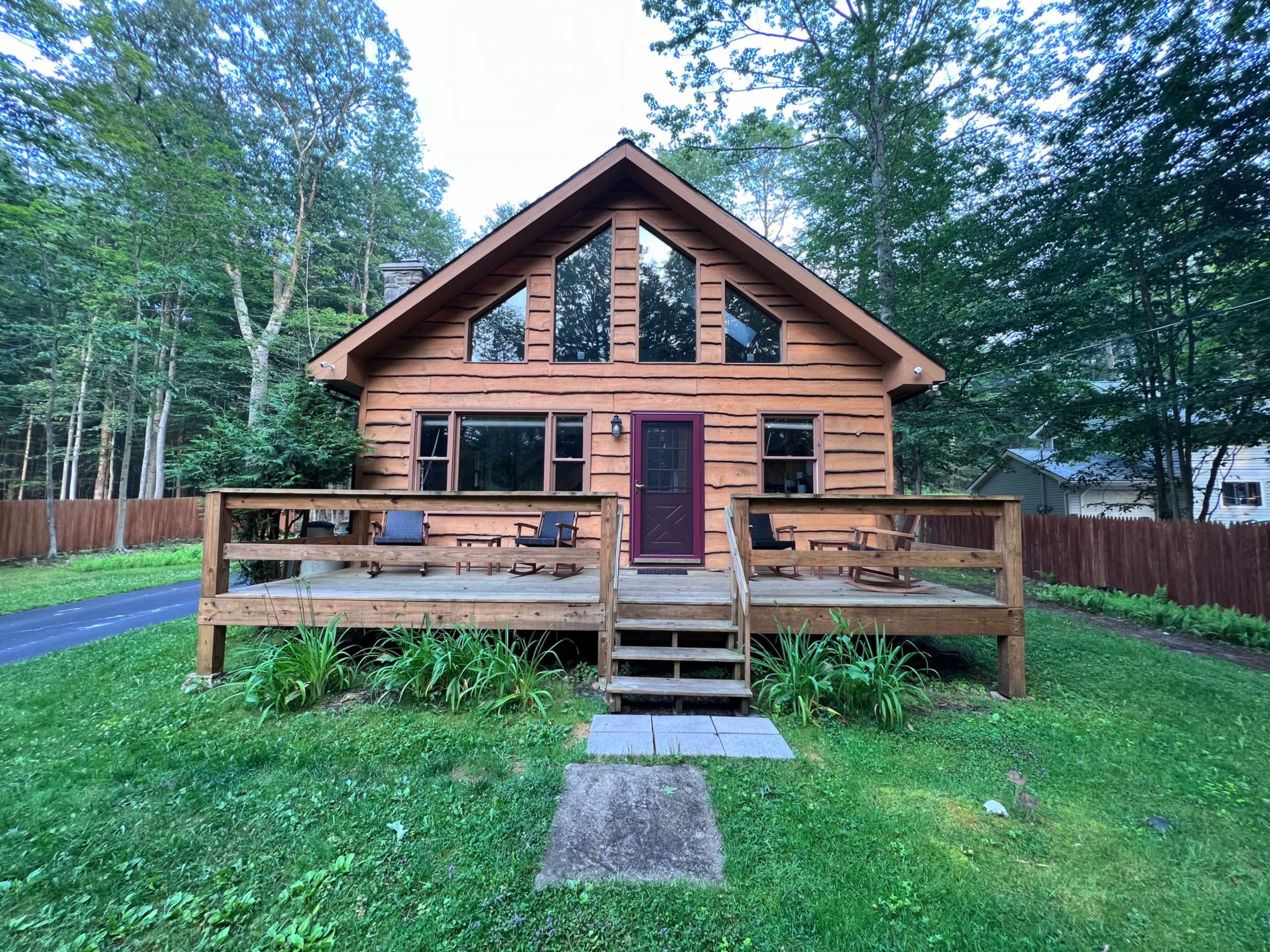 Warm and modern Poconos Cabin Image in Tobyhanna Township, Pocono lake, PA