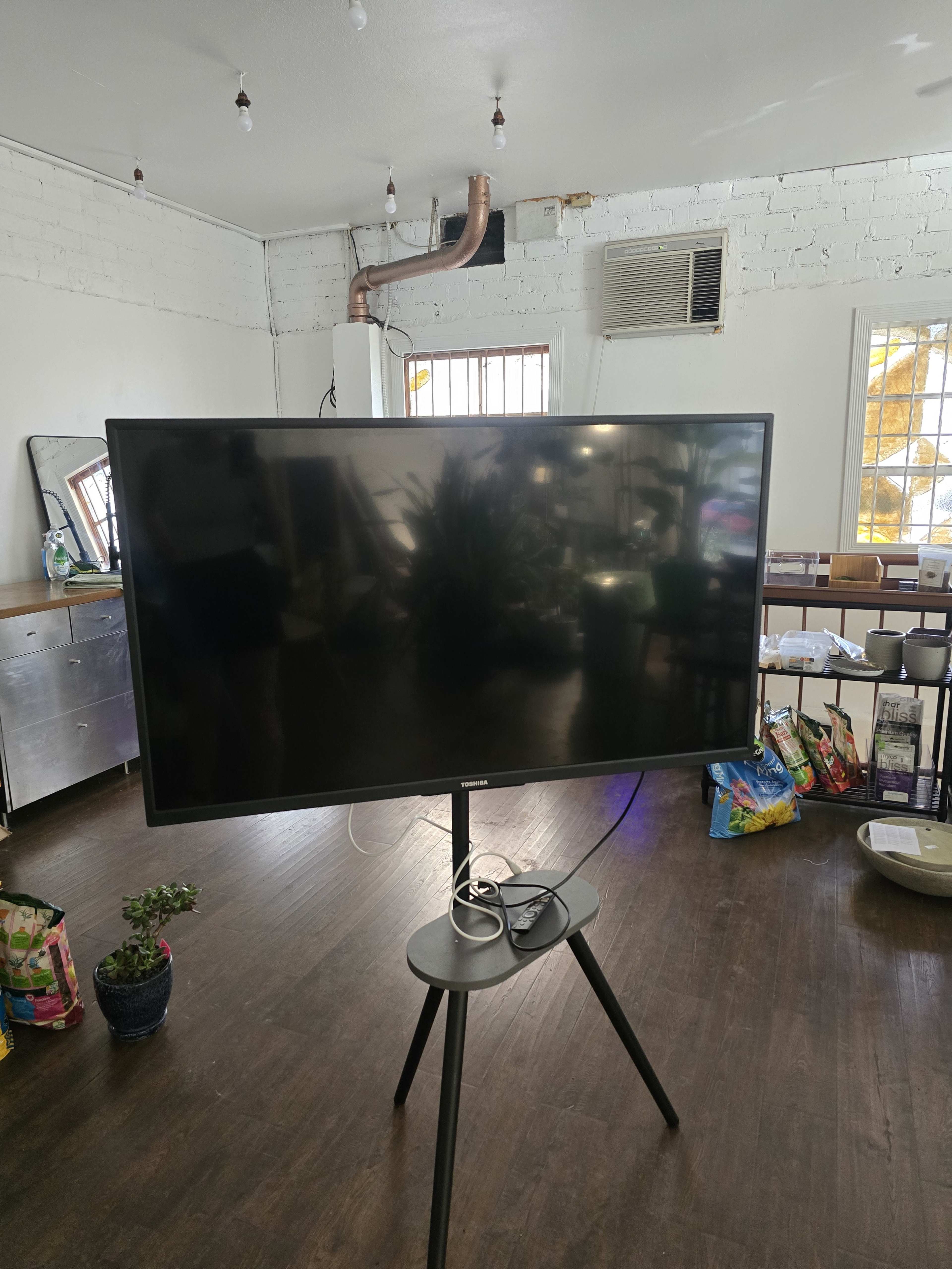 Flower & Plant Gathering / Workshop Space Image in Central LA, Los Angeles, CA