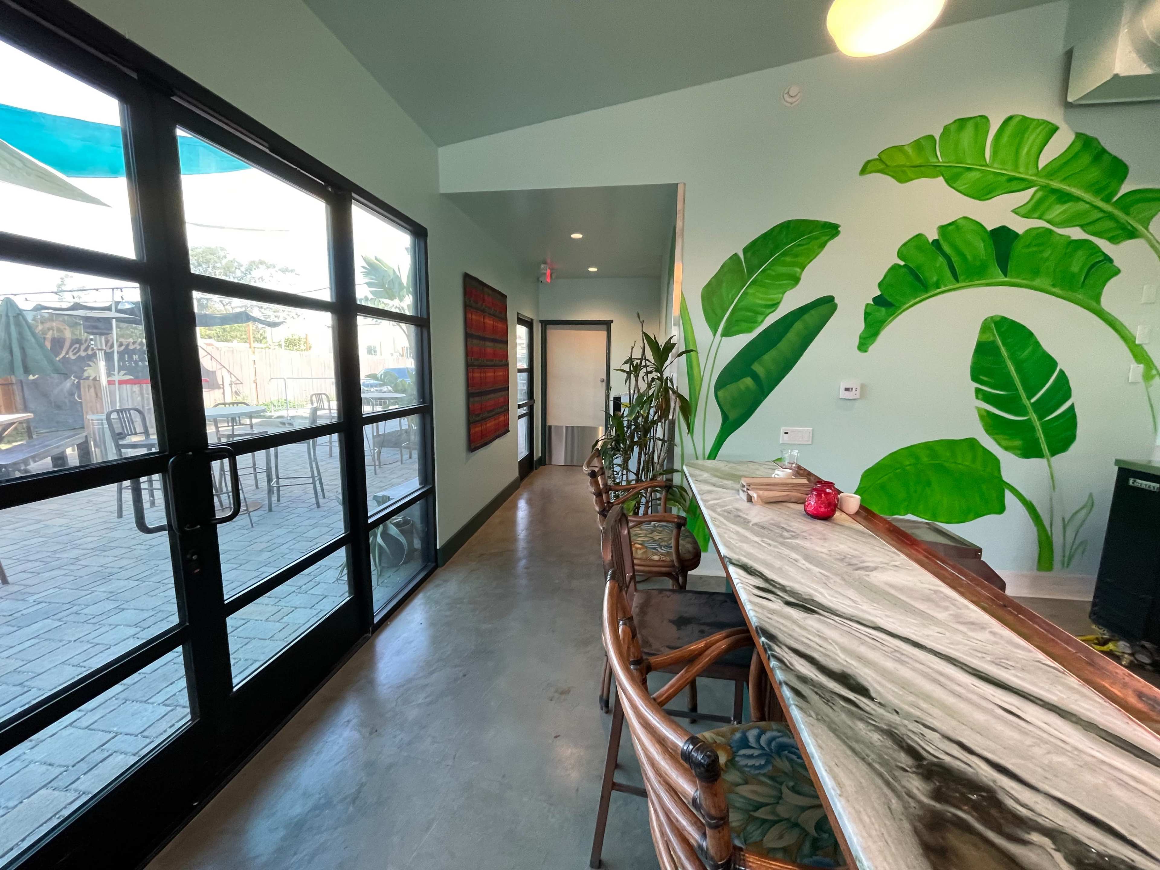 Spacious Mid City Patio and Bar Image in Los Angeles, Los Angeles, CA