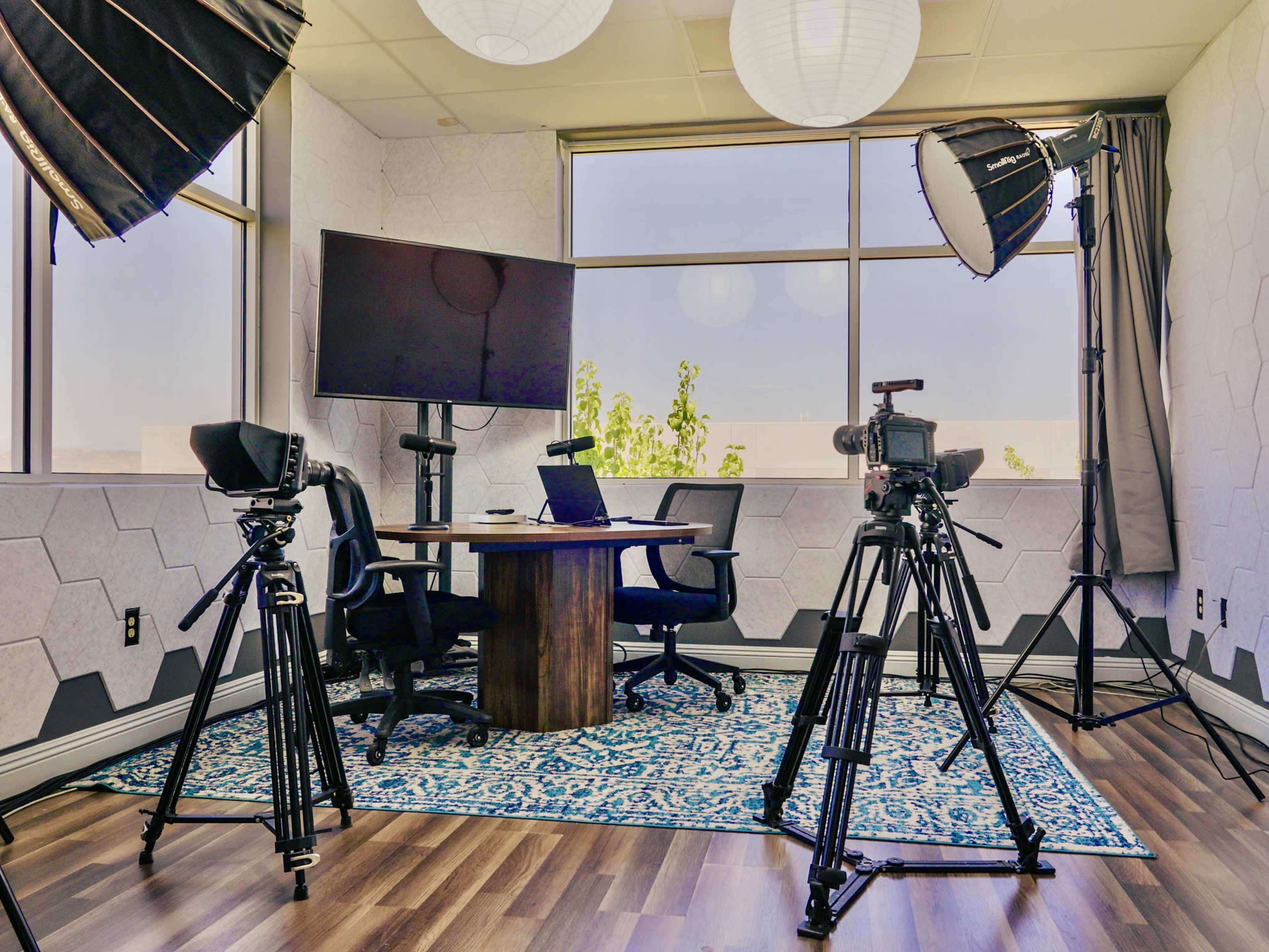 Modern and Roomy Suburban Podcast Studio with Mountain Views Image in , Valencia, CA