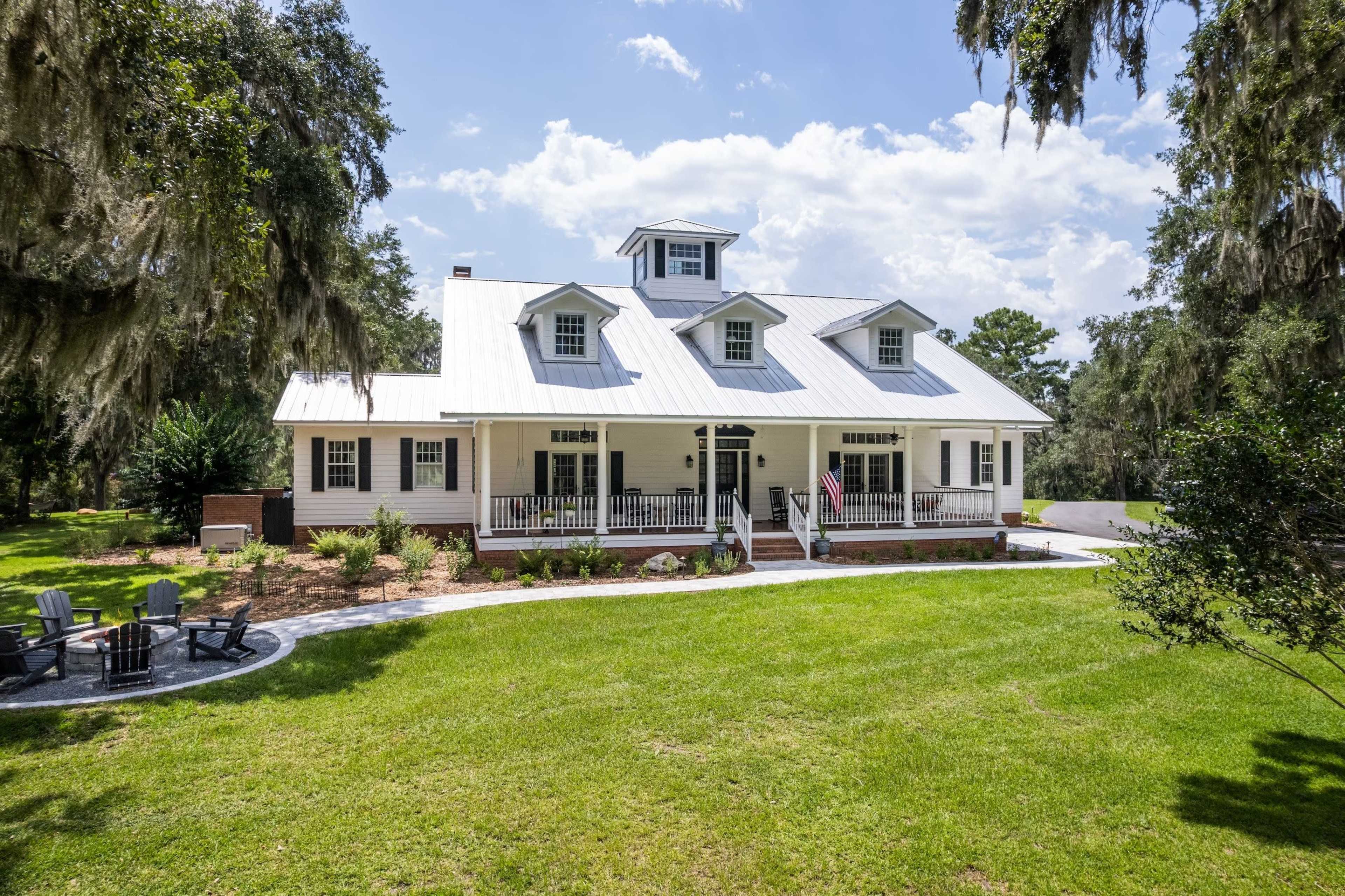 Unique luxury farmhouse on 360 acres of pastures and forest Image in Alachua, Alachua, FL