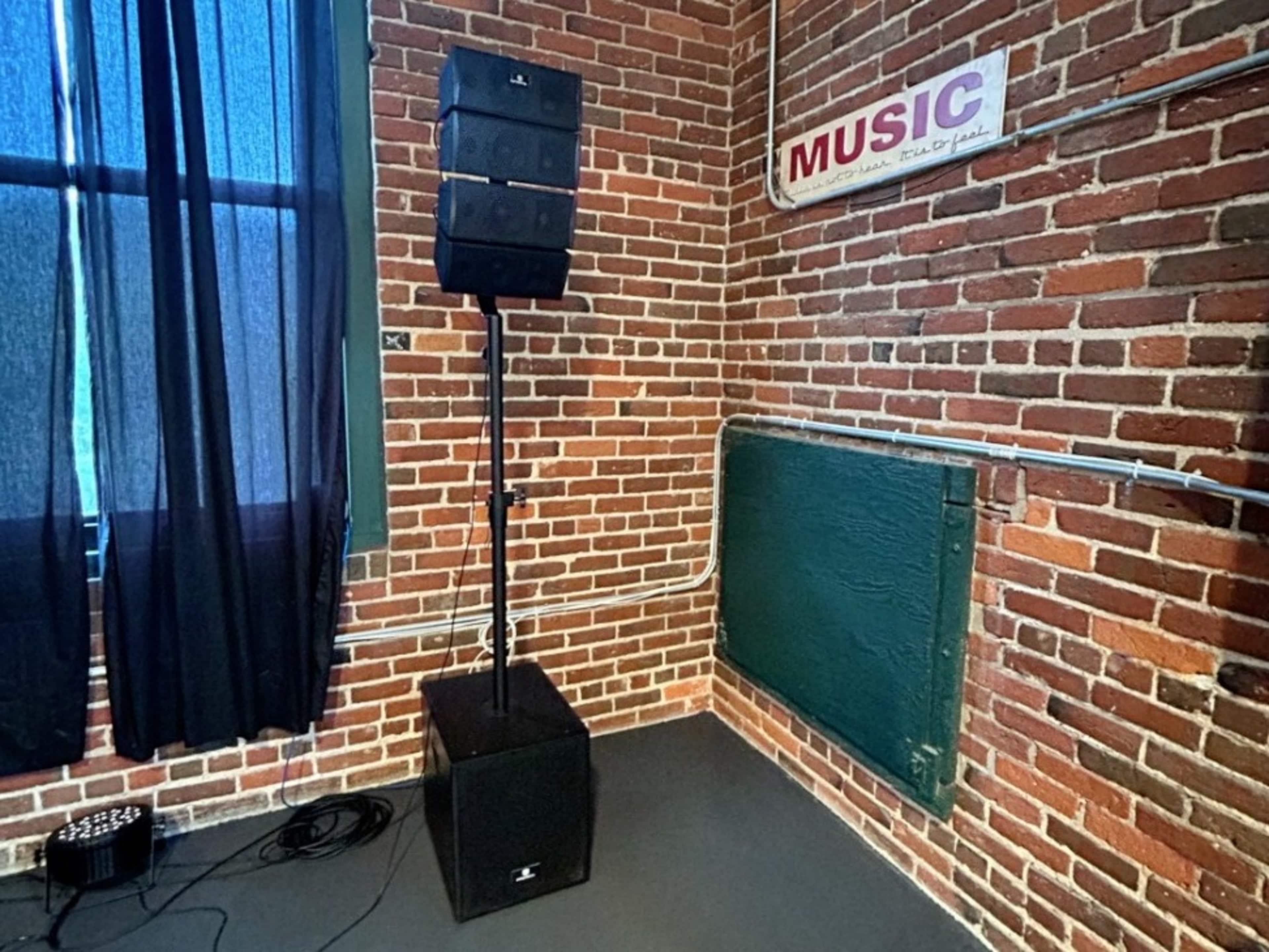 Line Array Speakers