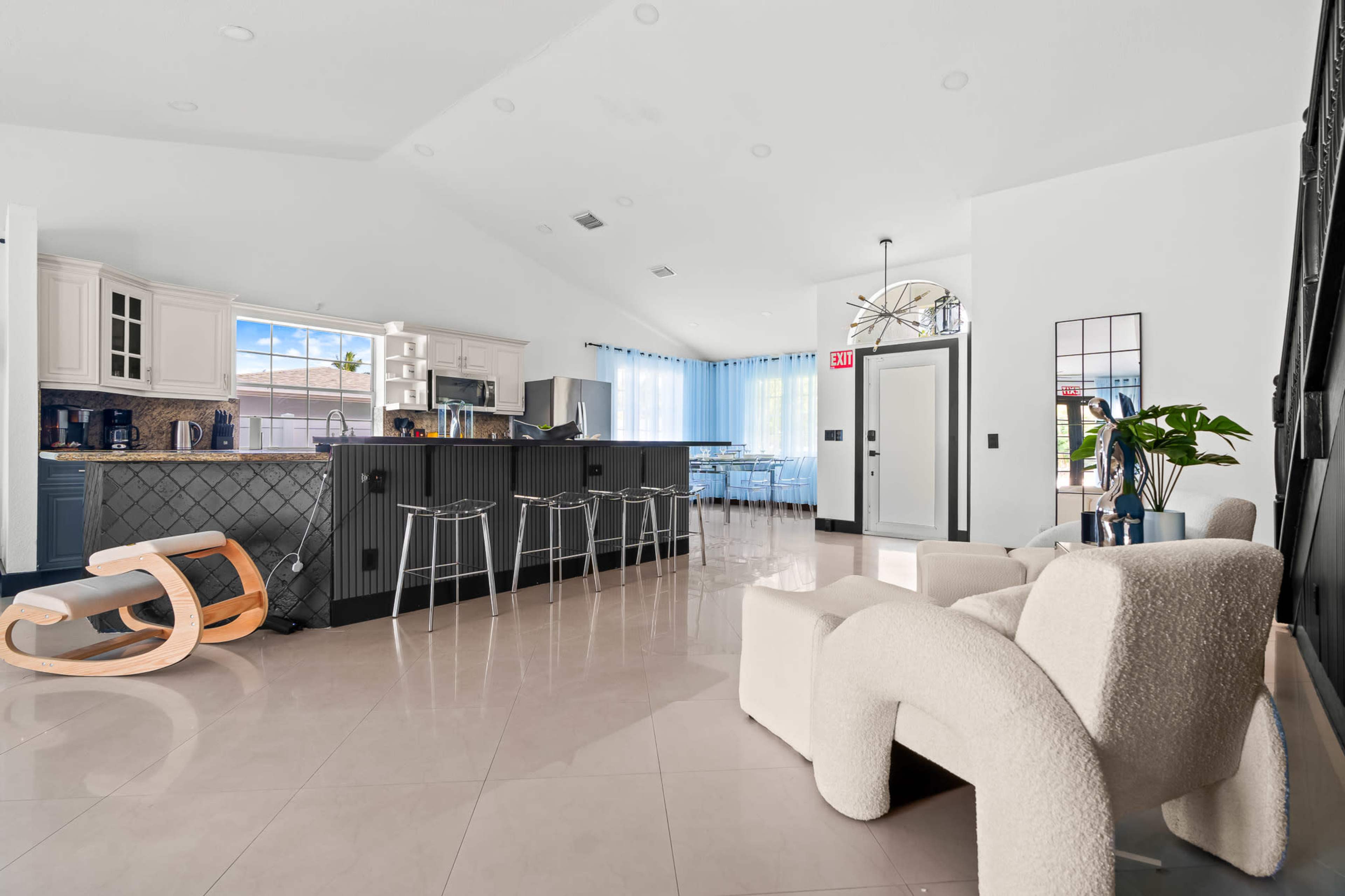 Designer Open Pool House 4 bed sleep 10 NEW games Image in Edgewood, Fort Lauderdale, FL