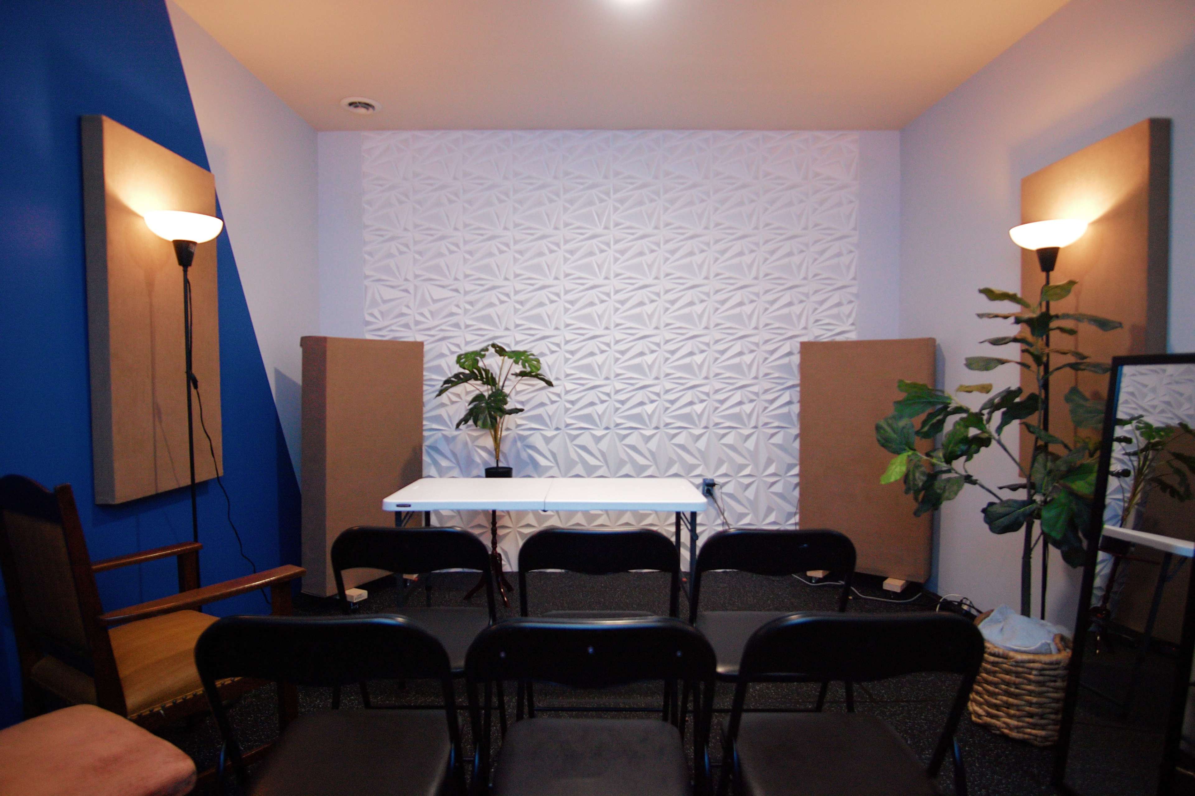 Vibrant Creative Studio for Video, Photo, Podcast, Rehearsals, and more Image in Clairlea-Birchmount, Scarborough, ON