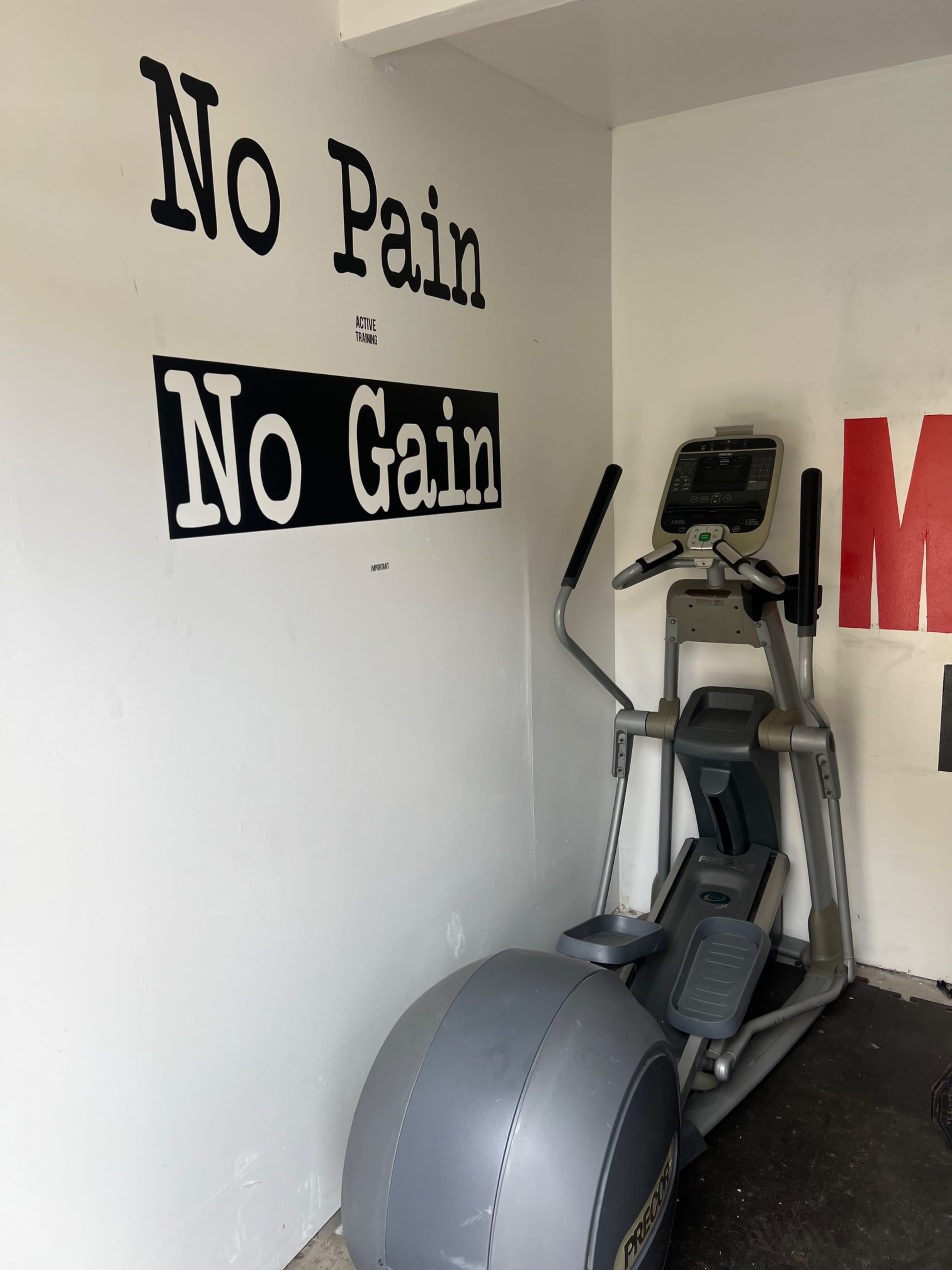 Urban home / bar / backyard / private room Image in Hyde Park, Los Angeles, CA