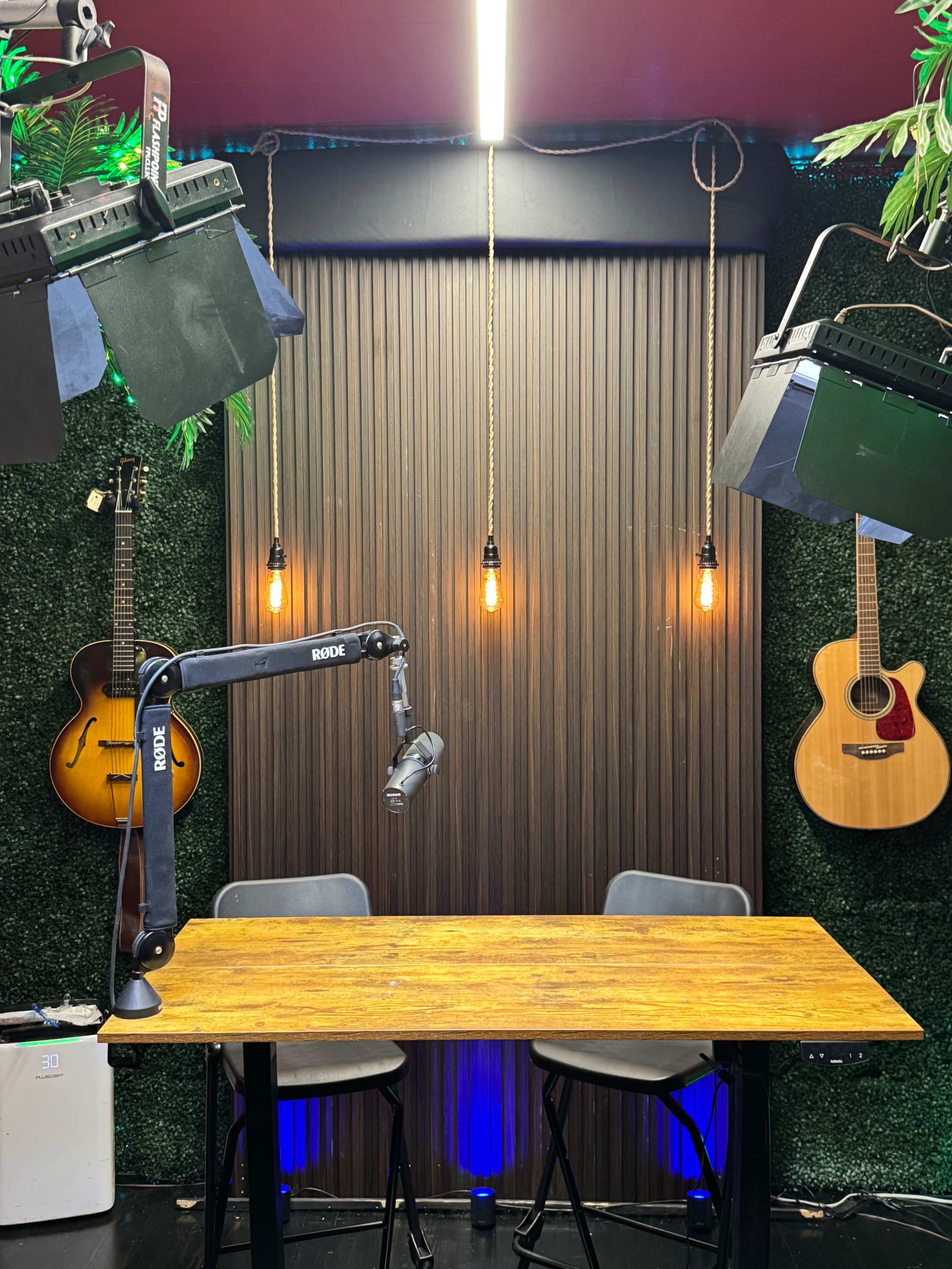 PODCAST VIDEO  STUDIO -$149/hr. - FREE VIDEOGRAPHER & FREE PODCAST VIDEO 4K - GREEN SCREEN - Pro Video/Photo Studio Equipped with Videographer, Pro 4K Cameras, GREEN SCREEN, Pro Lenses, Pro Lighting, Pro Sound. For Video Interviews Turn Key Ready to Film & Shoot. Multiple Camera Switchboard, LiveStream or take the Raw Footage with you. Photo Shoot | Video Shoot | Multiple camera switchboard for corporate event professional live streaming videos and interviews.  \ Image in North Beach, San Francisco, CA