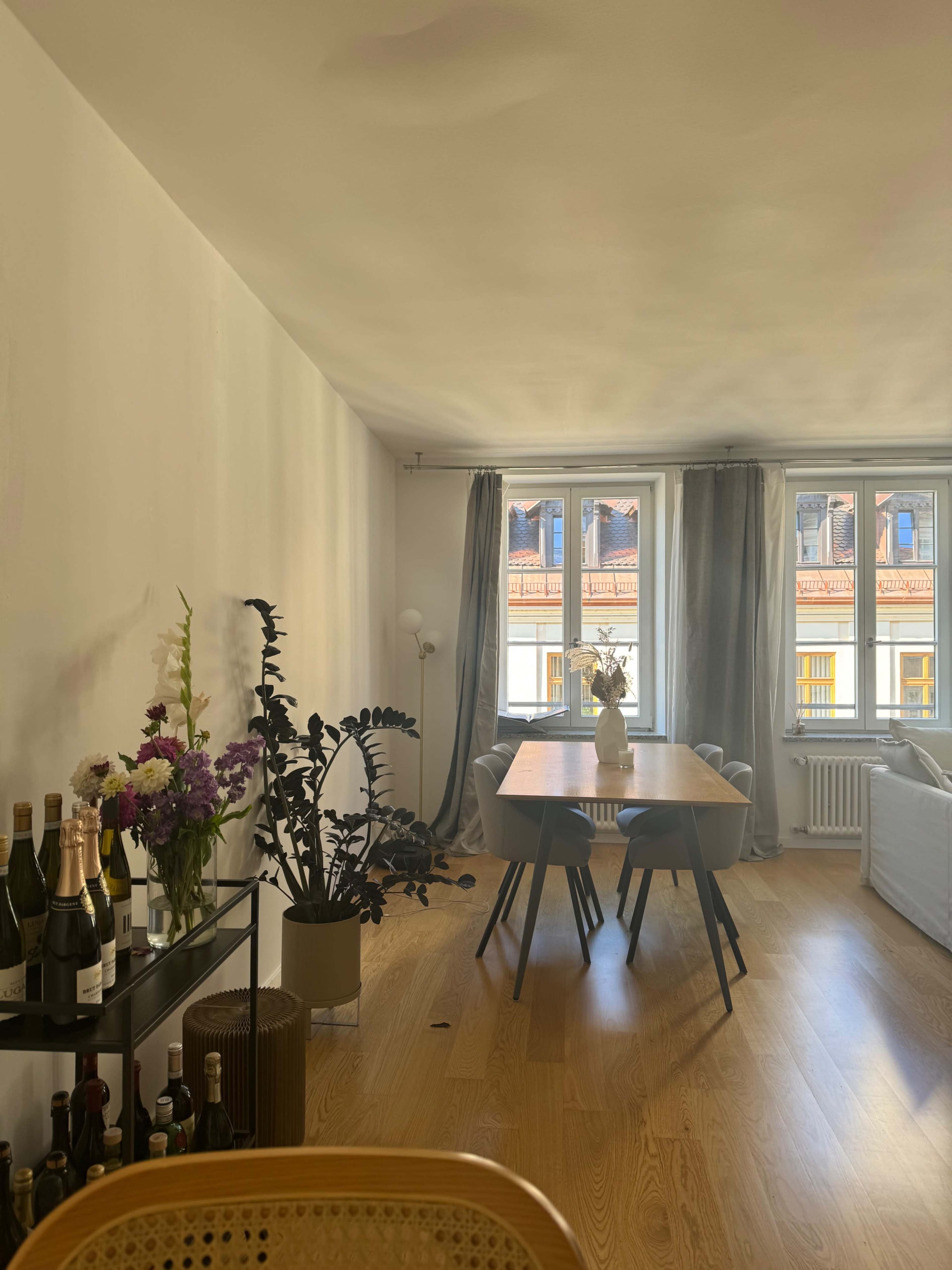 Münchner Altbauwohnung direkt in der Innenstadt mit historischer Aussicht Image in Old Town, München