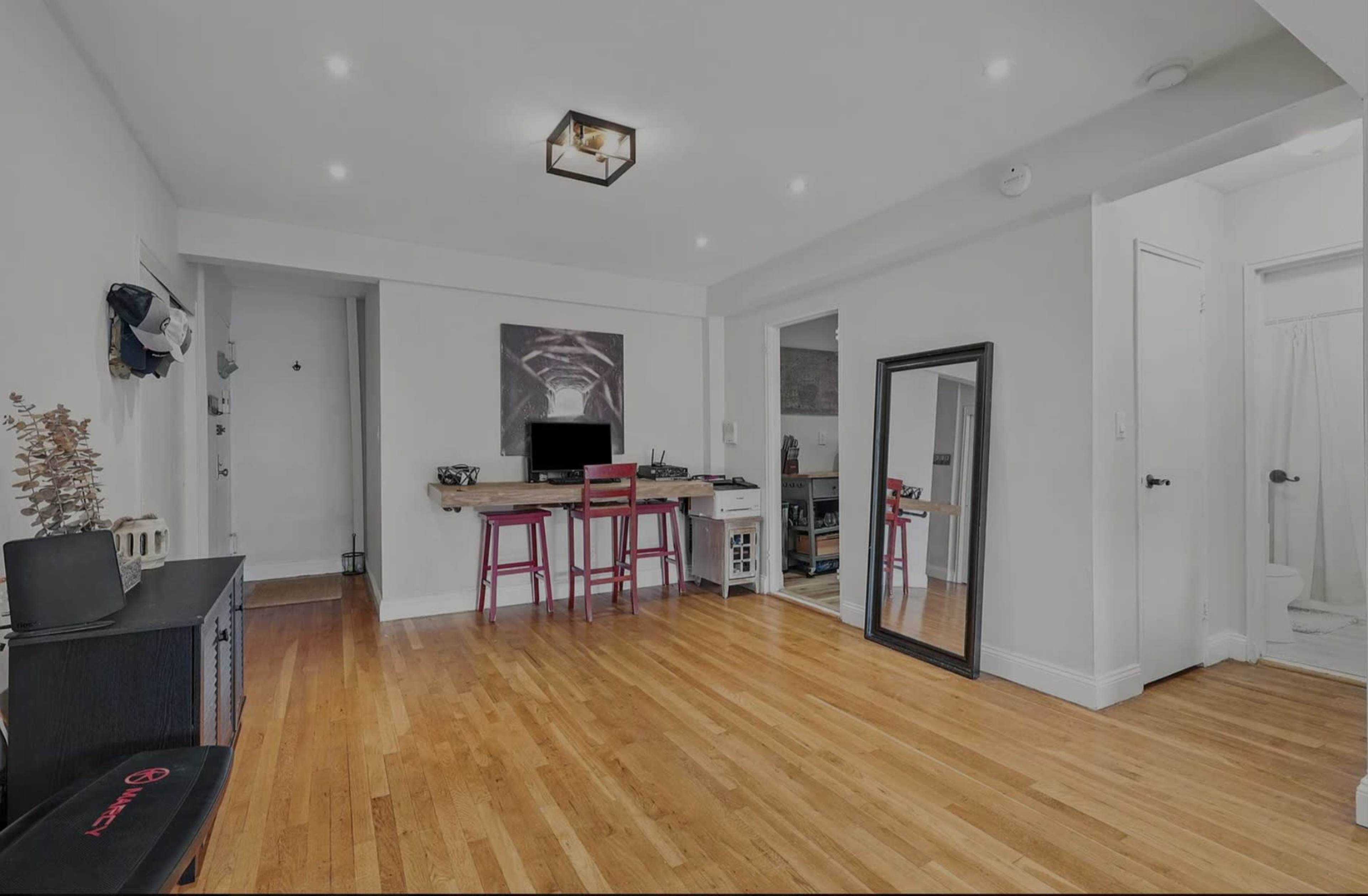 Beautiful hard wood floors large open. Concept 1 bedroom Image in Ossining, Ossining, NY