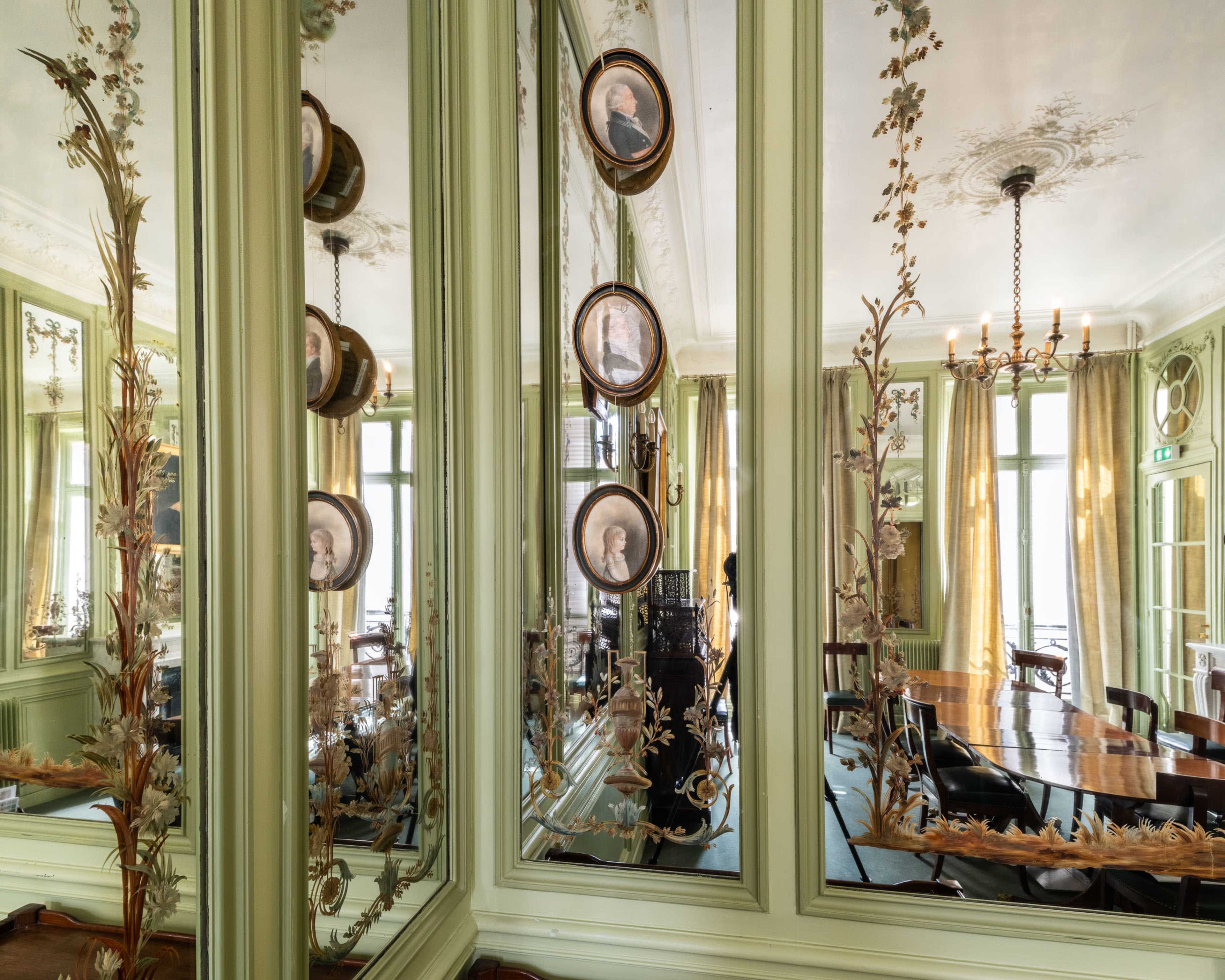 Salon des miroirs - idéal pour des conseils d'administration, des ateliers, des réunion, des diners assis... Image in Europe, PARIS