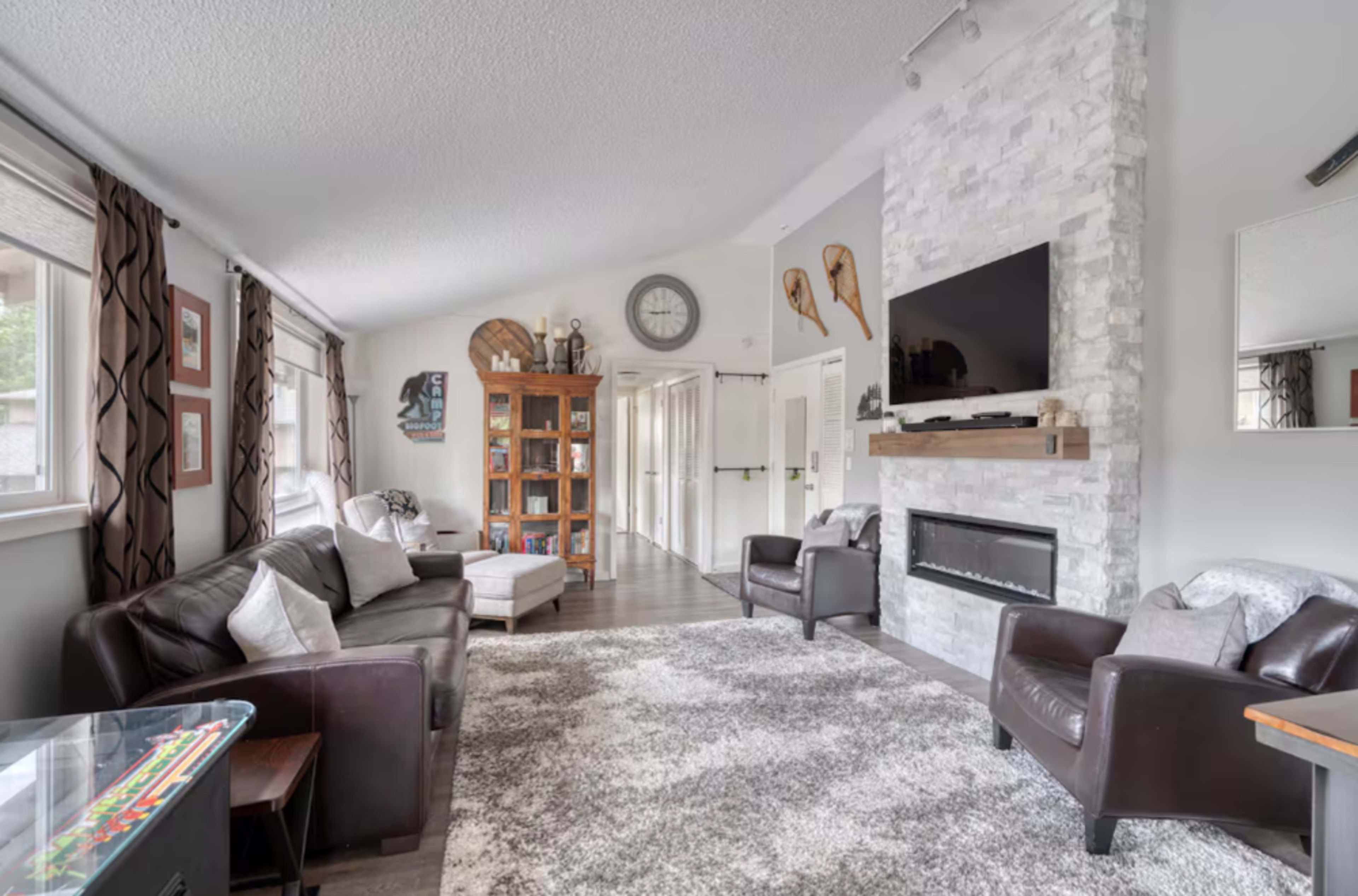 Cozy Mountain Condo on Hole #1 of a Golf Course, minutes away from skiing and hiking Image in Welches, Welches, OR