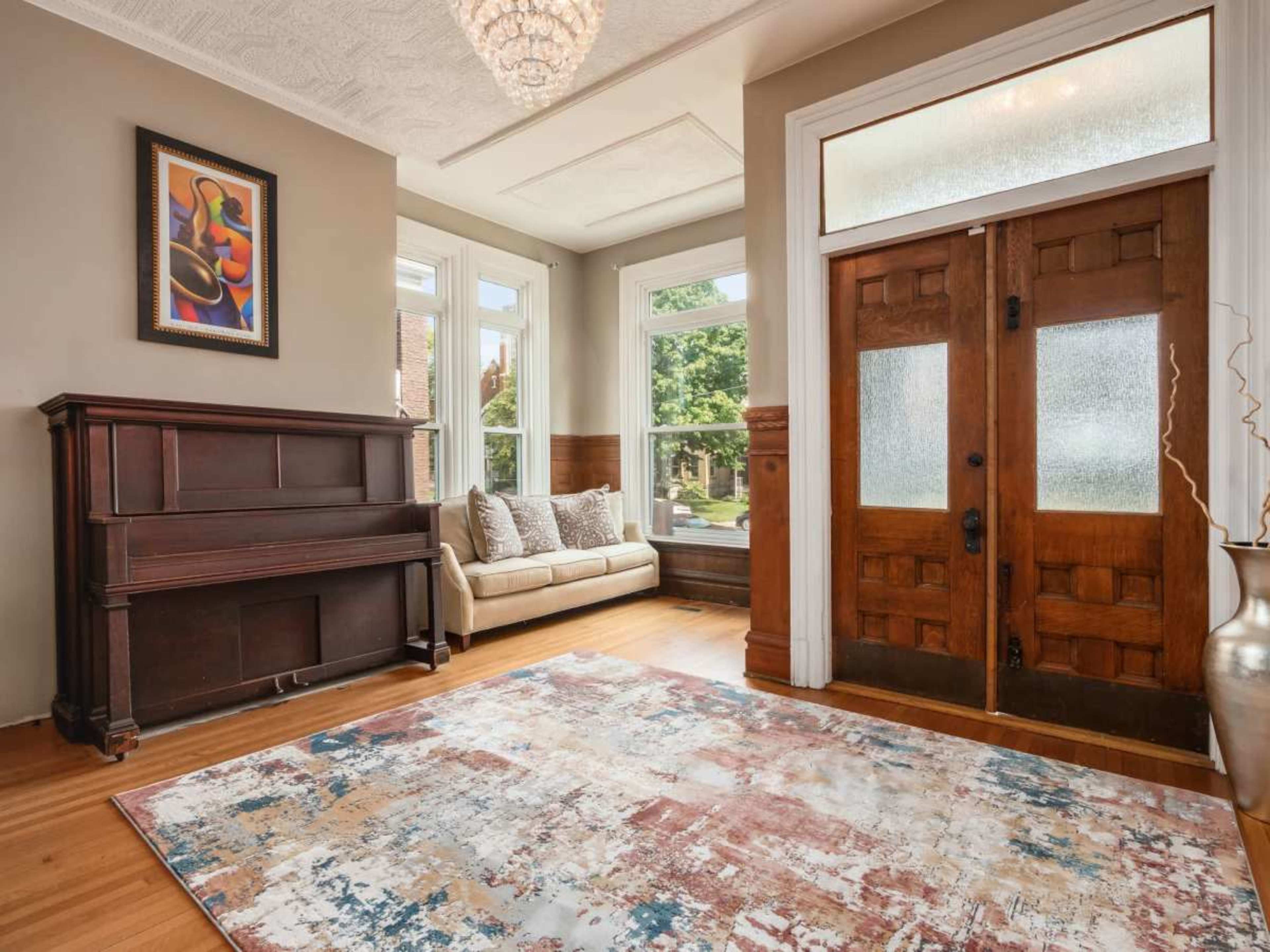 Jazzy-Blues Vibe with a Harlem Renaissance energy in a historic mansion Image in Near East Side, Columbus, OH