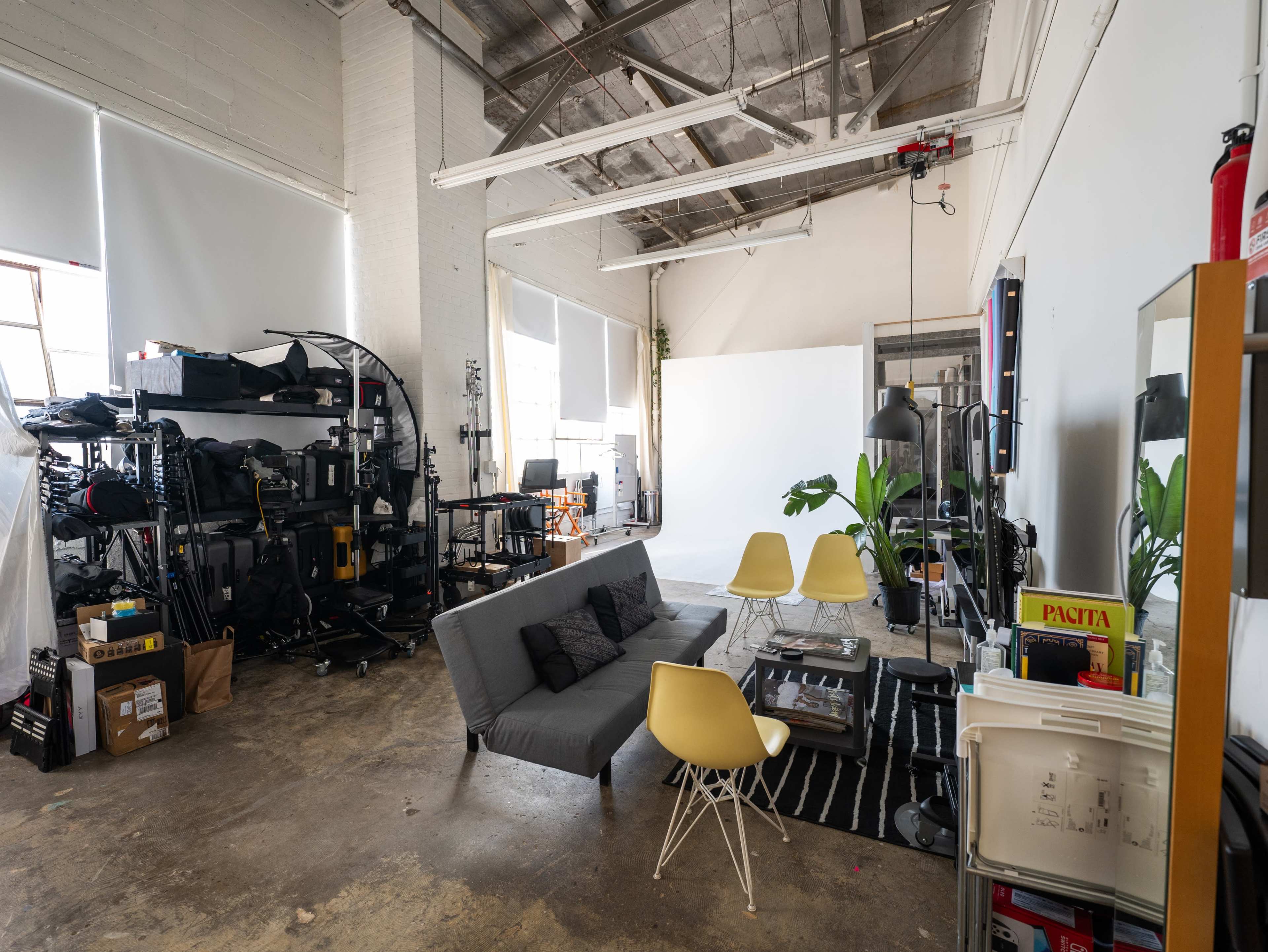 Perfect Studio with Cyc wall, Natural Light & Grip Equipment Image in Bayview, San Francisco, CA