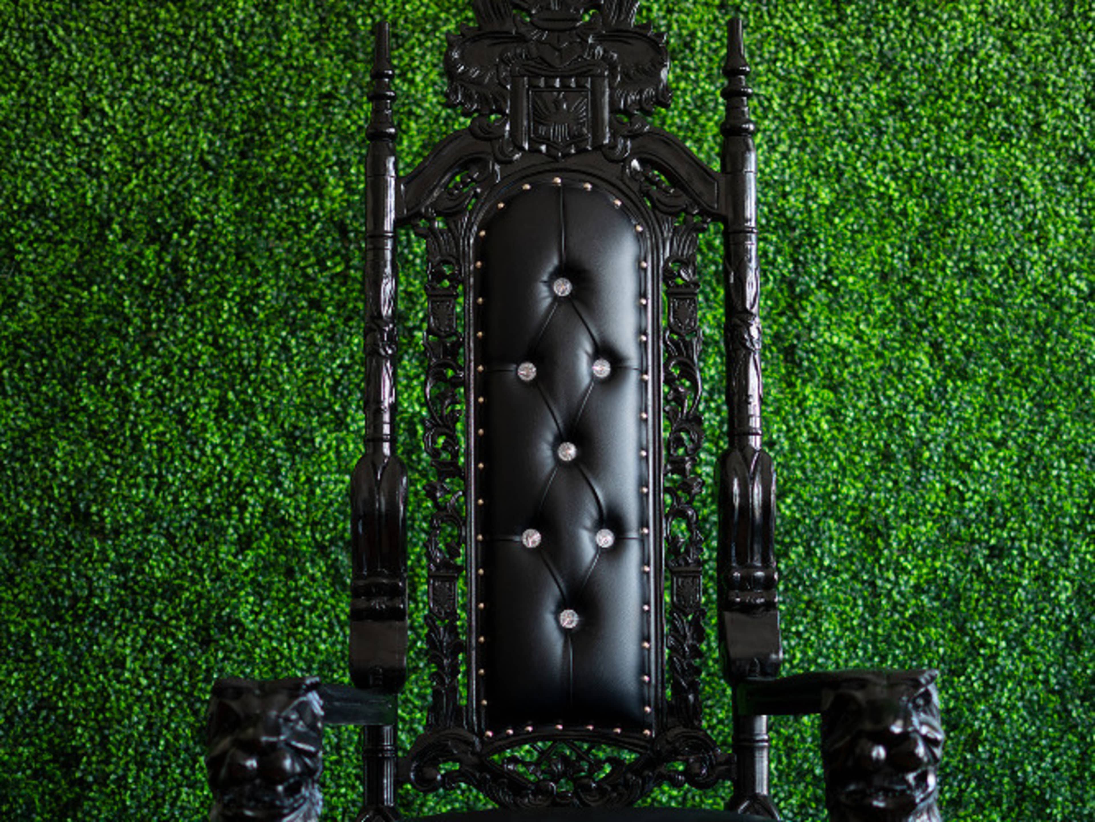 Black Throne Chair