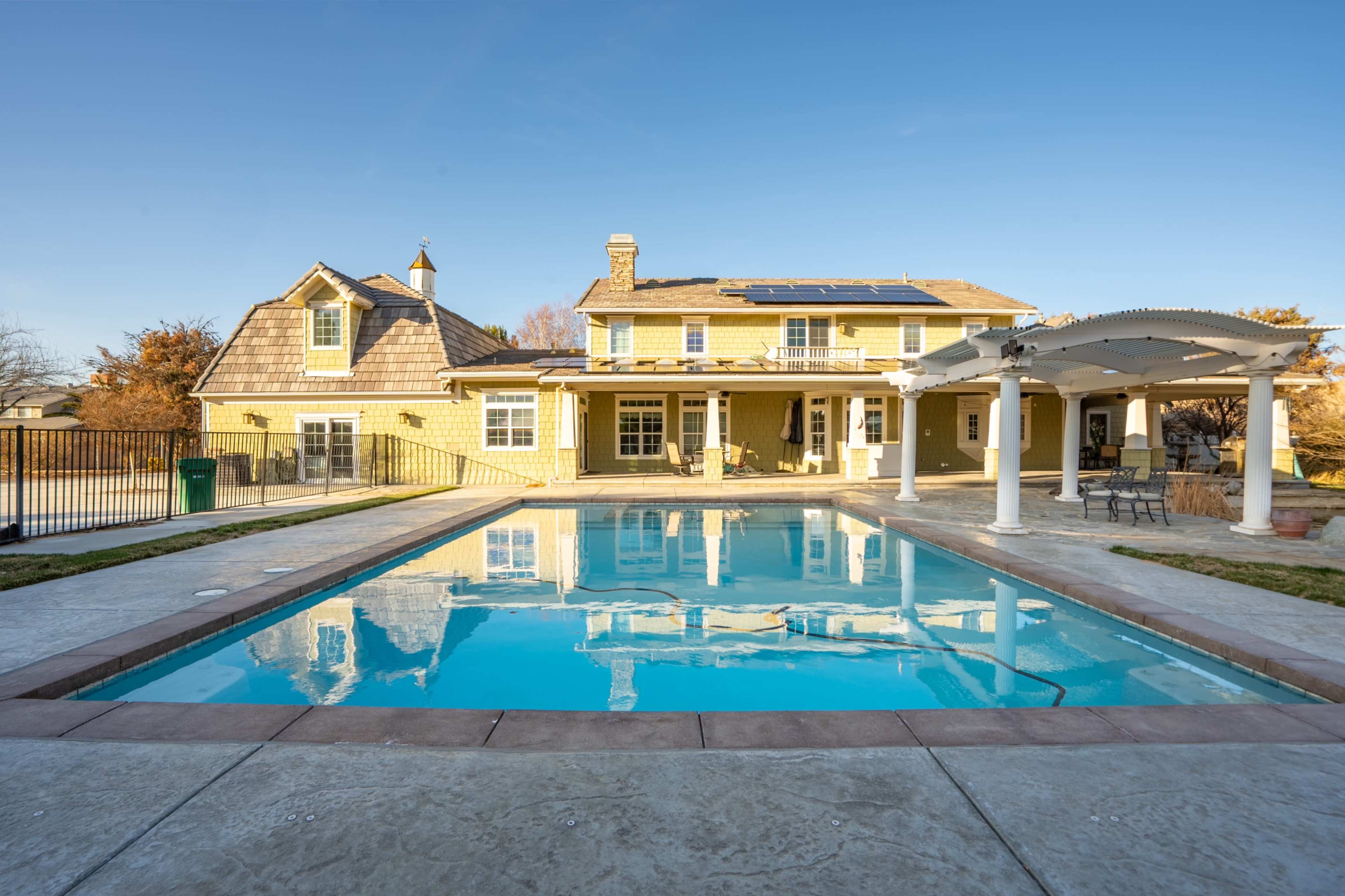 Large Pool and backyard Image in Lancaster, lancaster, CA