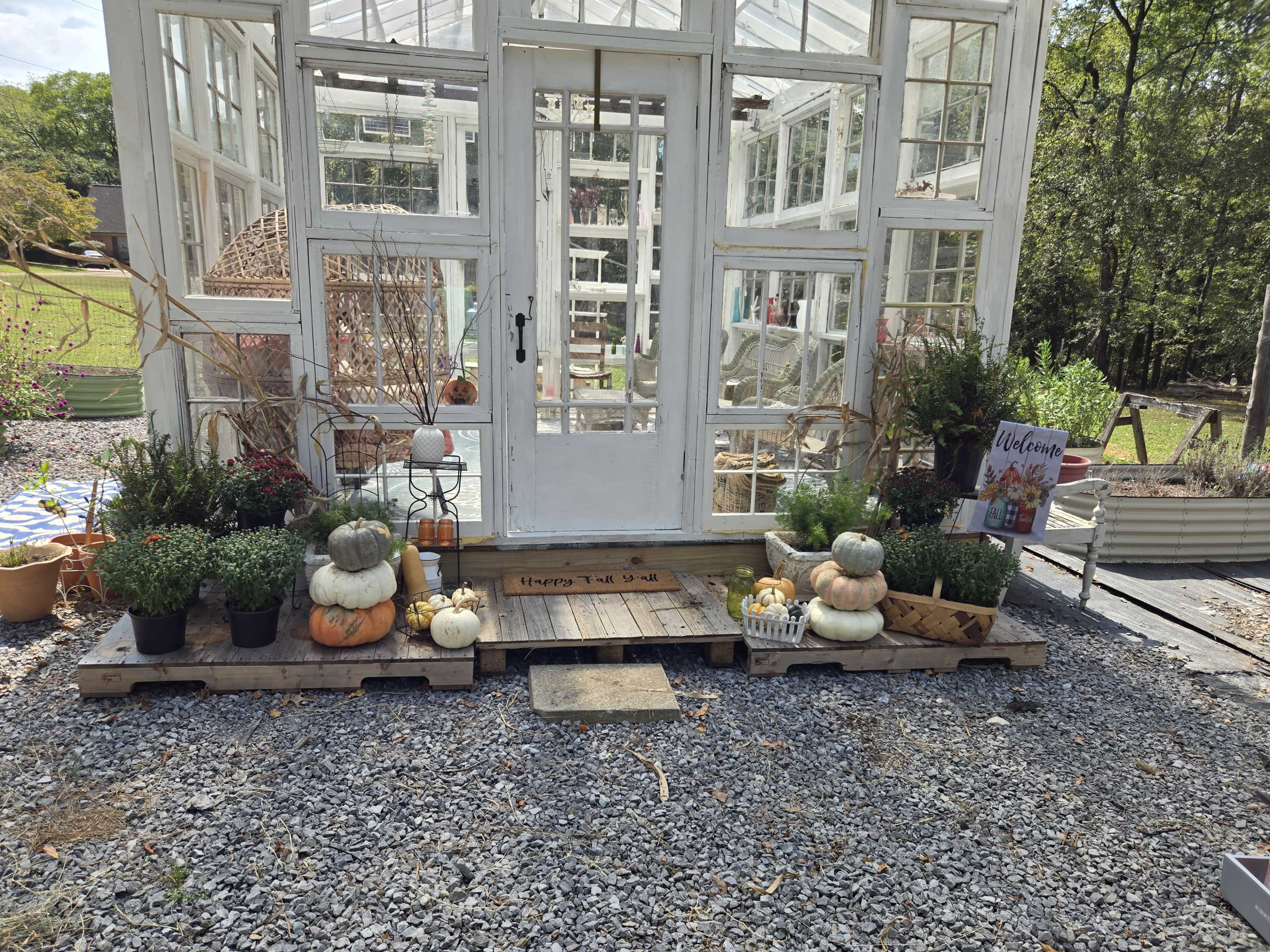 Greenhouse just minutes from Downtown with a country feel Image in Madison, Madison, TN