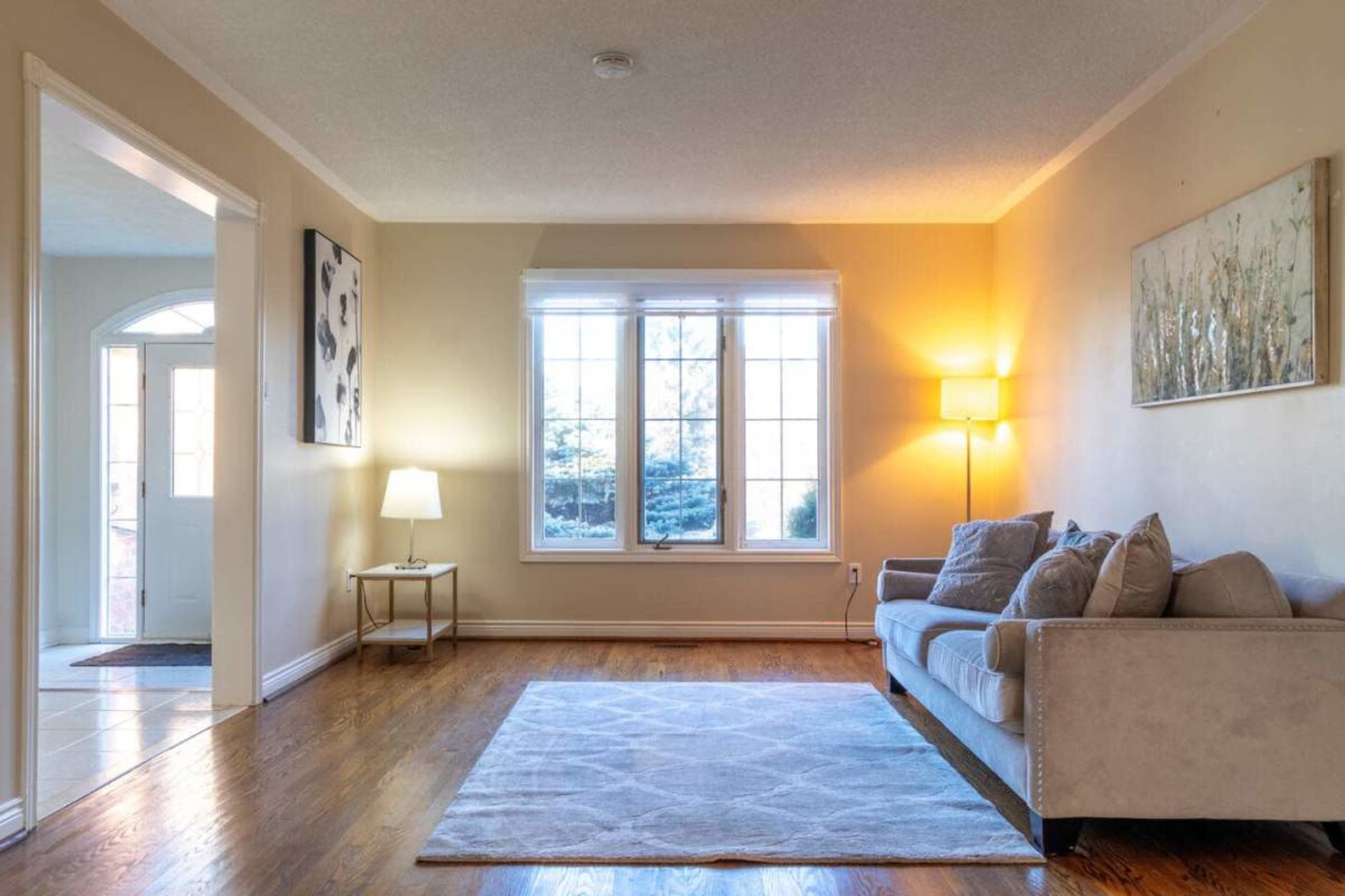 Spacious 7-Bedroom Villa With Pool, Hot Tub, And Game Room – Ideal For Film & Photo Shoots Image in Mississauga, Mississauga, ON