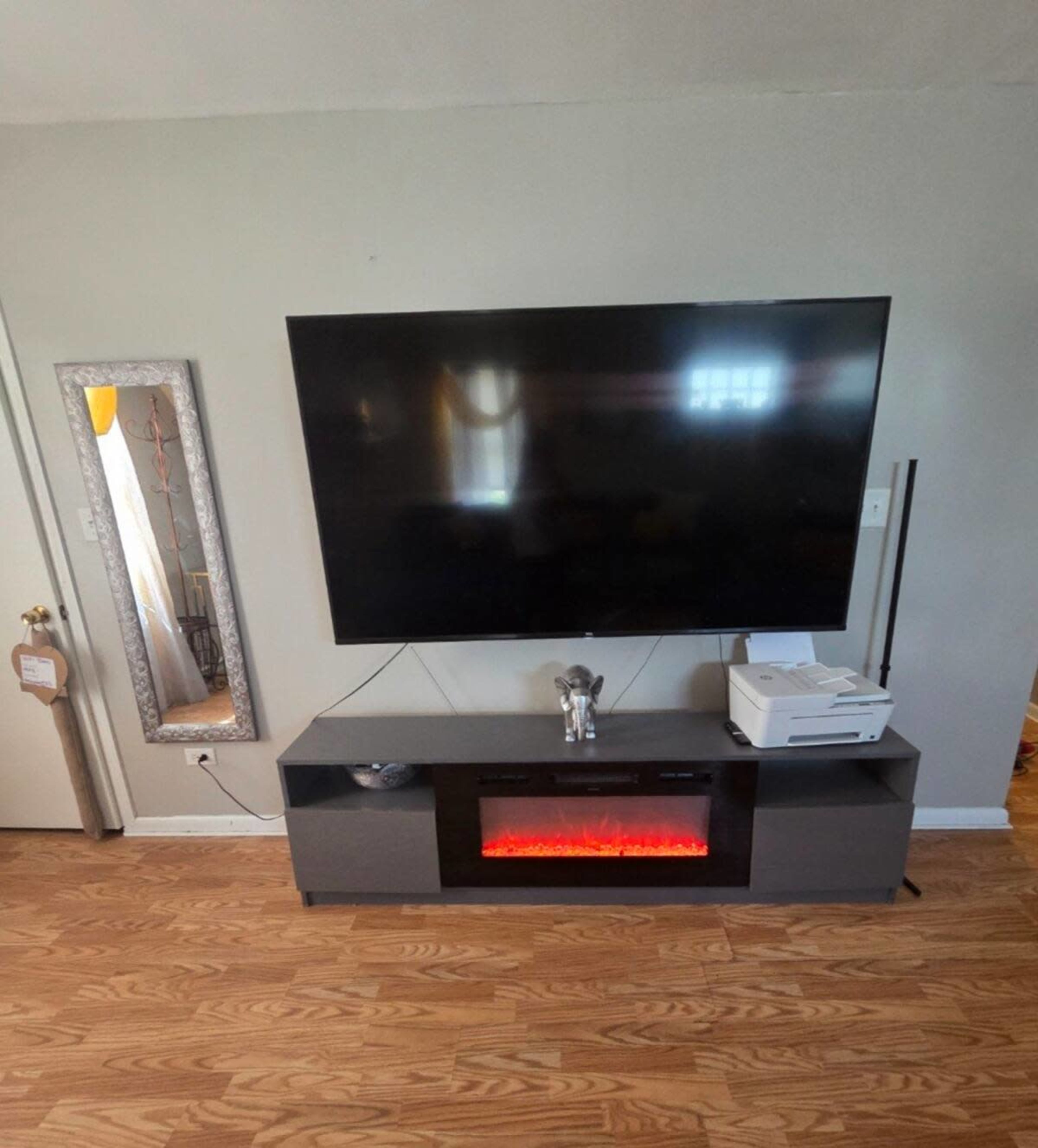 Cozy 3-Bedroom Retreat with Bonus Loft in Chicago South Suburbs Image in Calumet Township, Calumet Park, IL