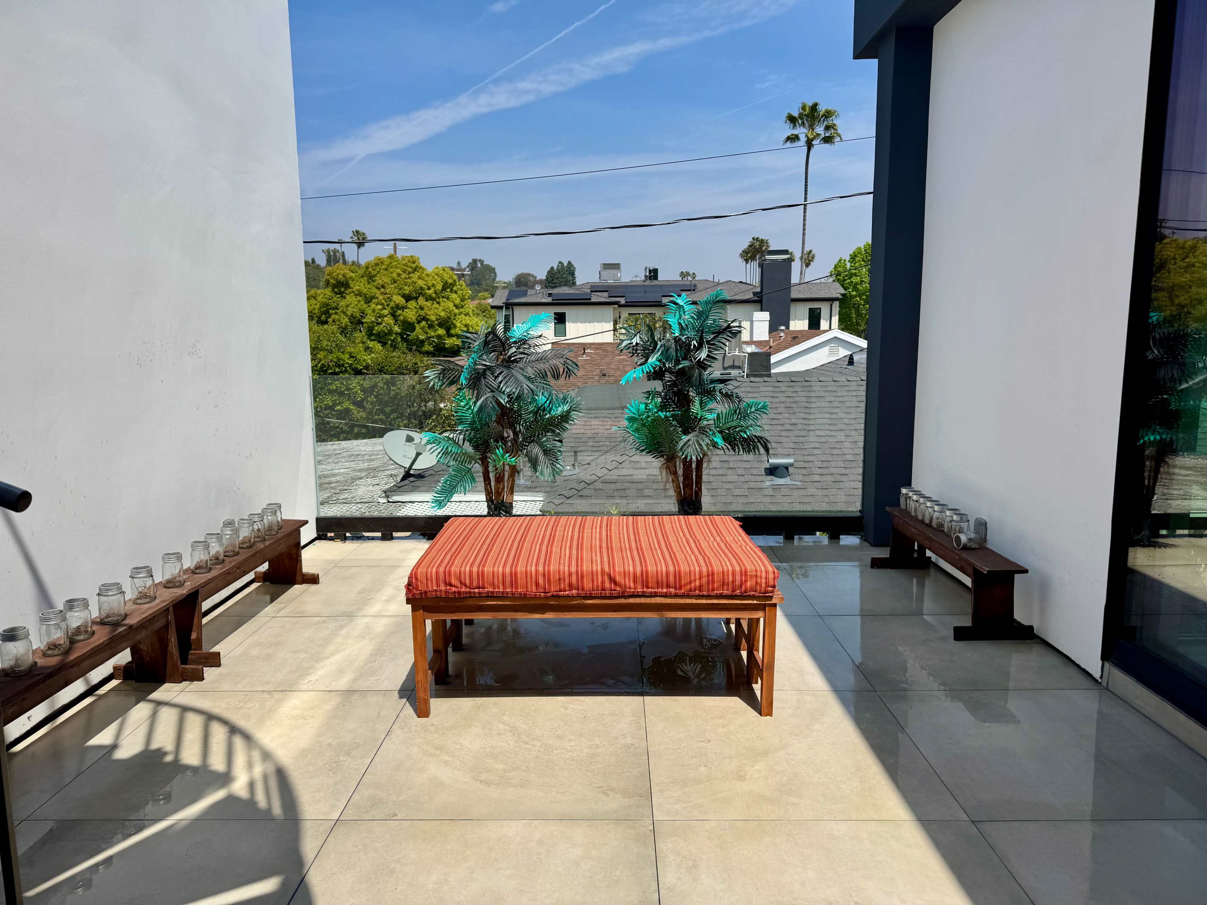 Modern Los Angeles Home with Rooftop Deck and Pool Image in Beverlywood, Los Angeles, CA