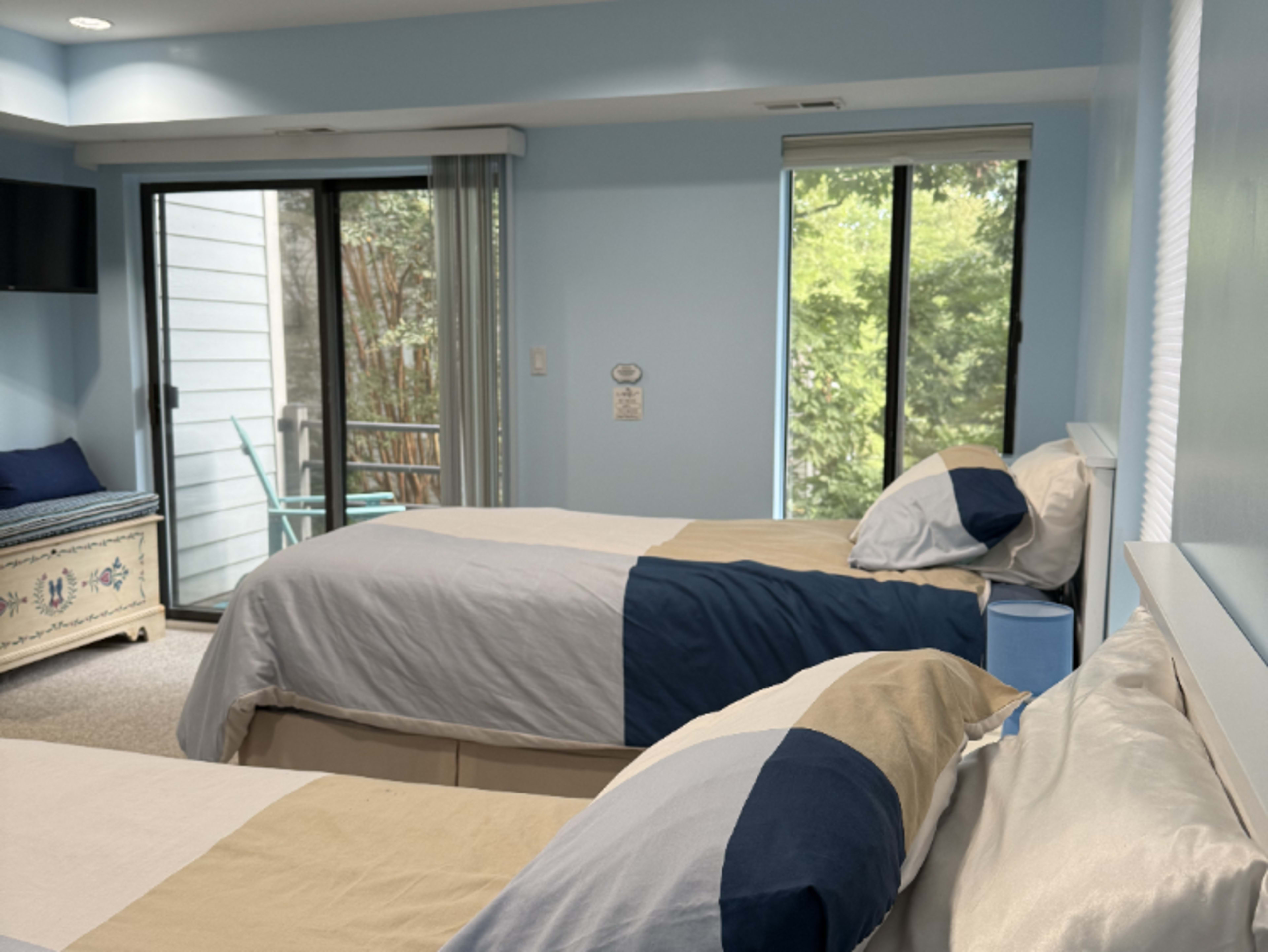 Lakeview Twins Room 3rd Floor Private Patio 