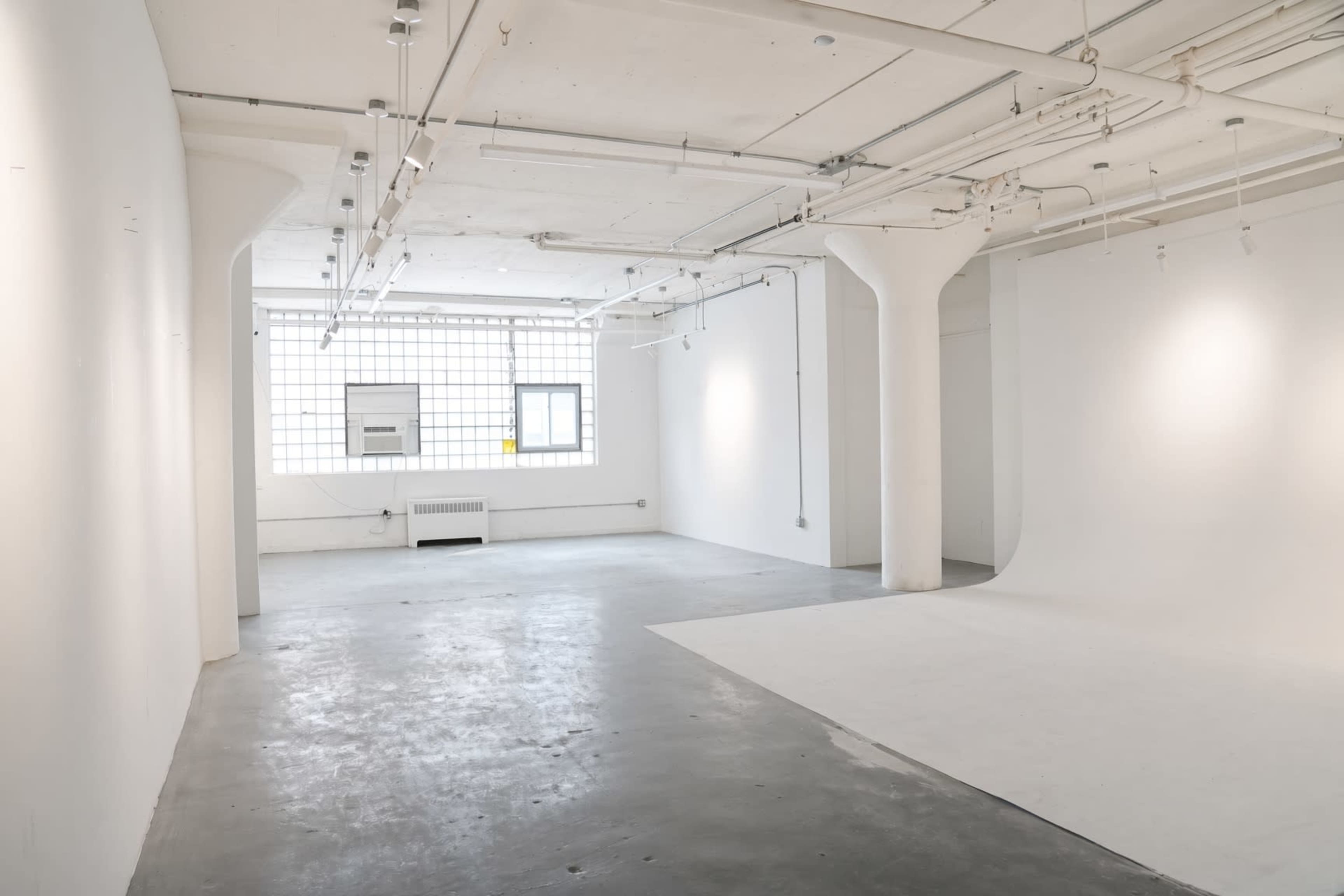 Large Creative Studio Space W/ White Cyc Wall / Free Parking Image in West Side, Jersey City, NJ