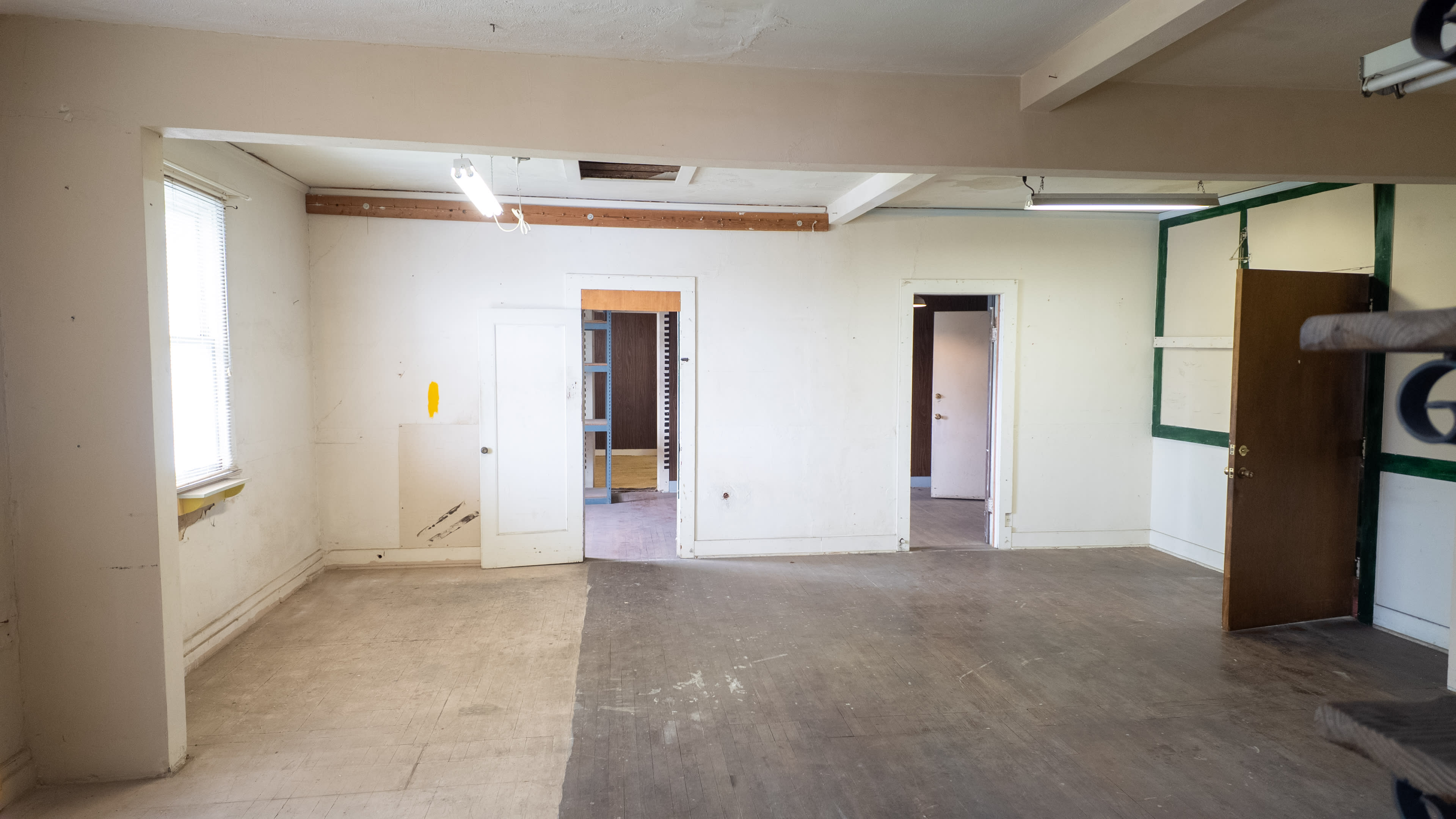Horror Film Location - 9,000 Sq Ft Abandoned Office - 22 huge rooms of Eerie Atmosphere Image in San Pedro, San Pedro, AS