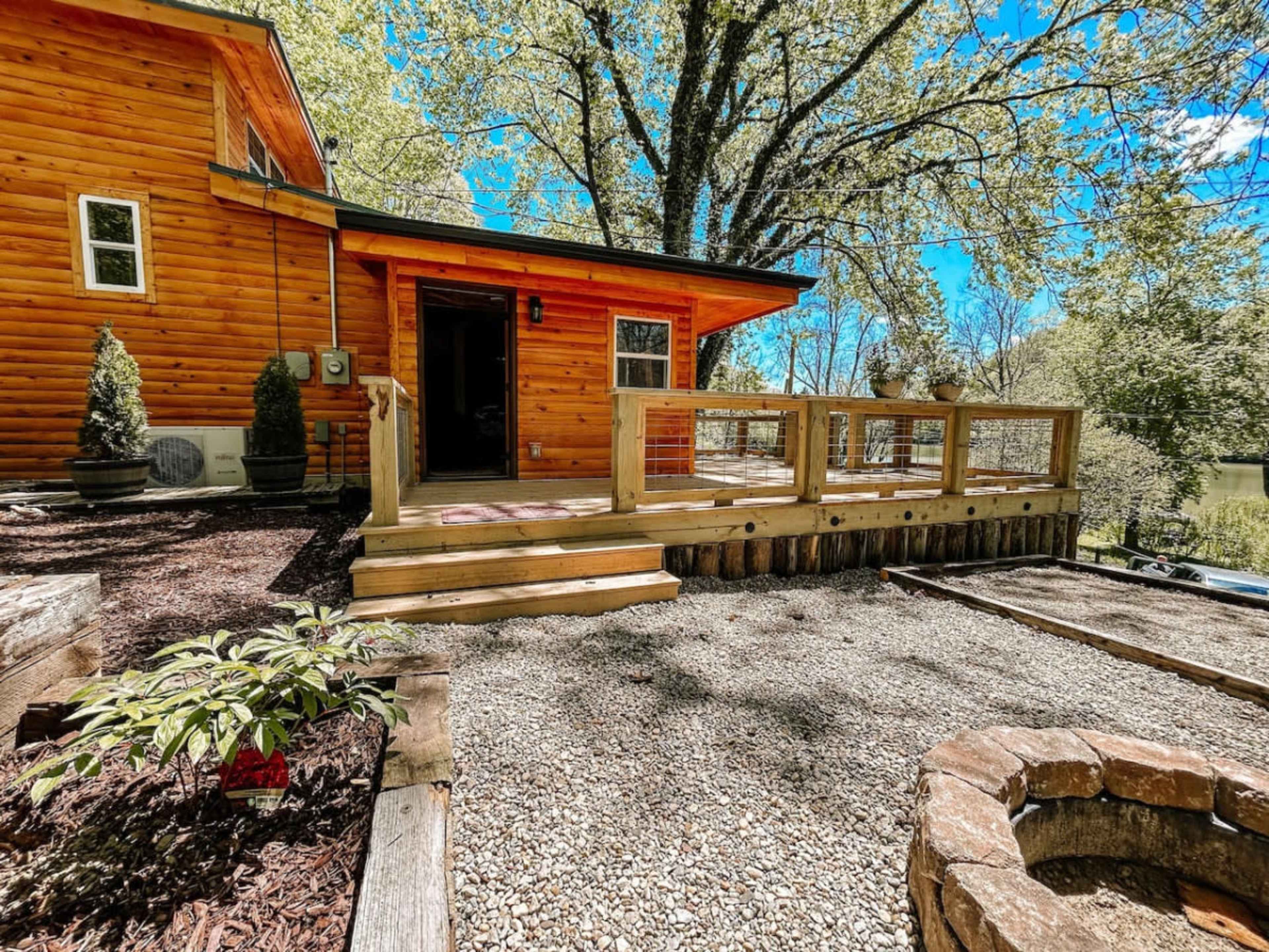 Hilltop Cabin Image in Jefferson Township, Martinsville, IN