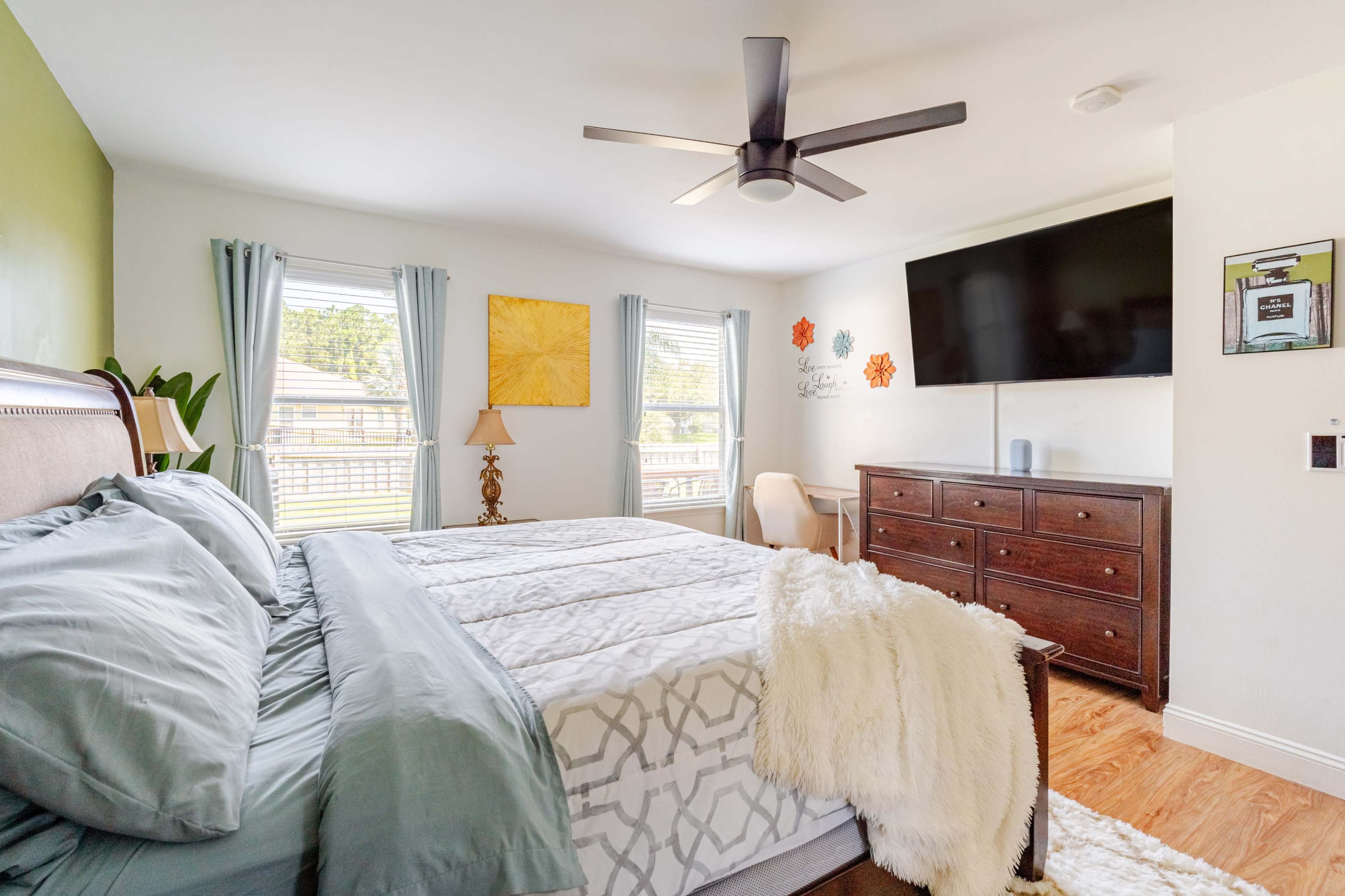 Master Suite near the beach | Perfect for Photography & Filming Image in Sandalwood, Jacksonville, FL
