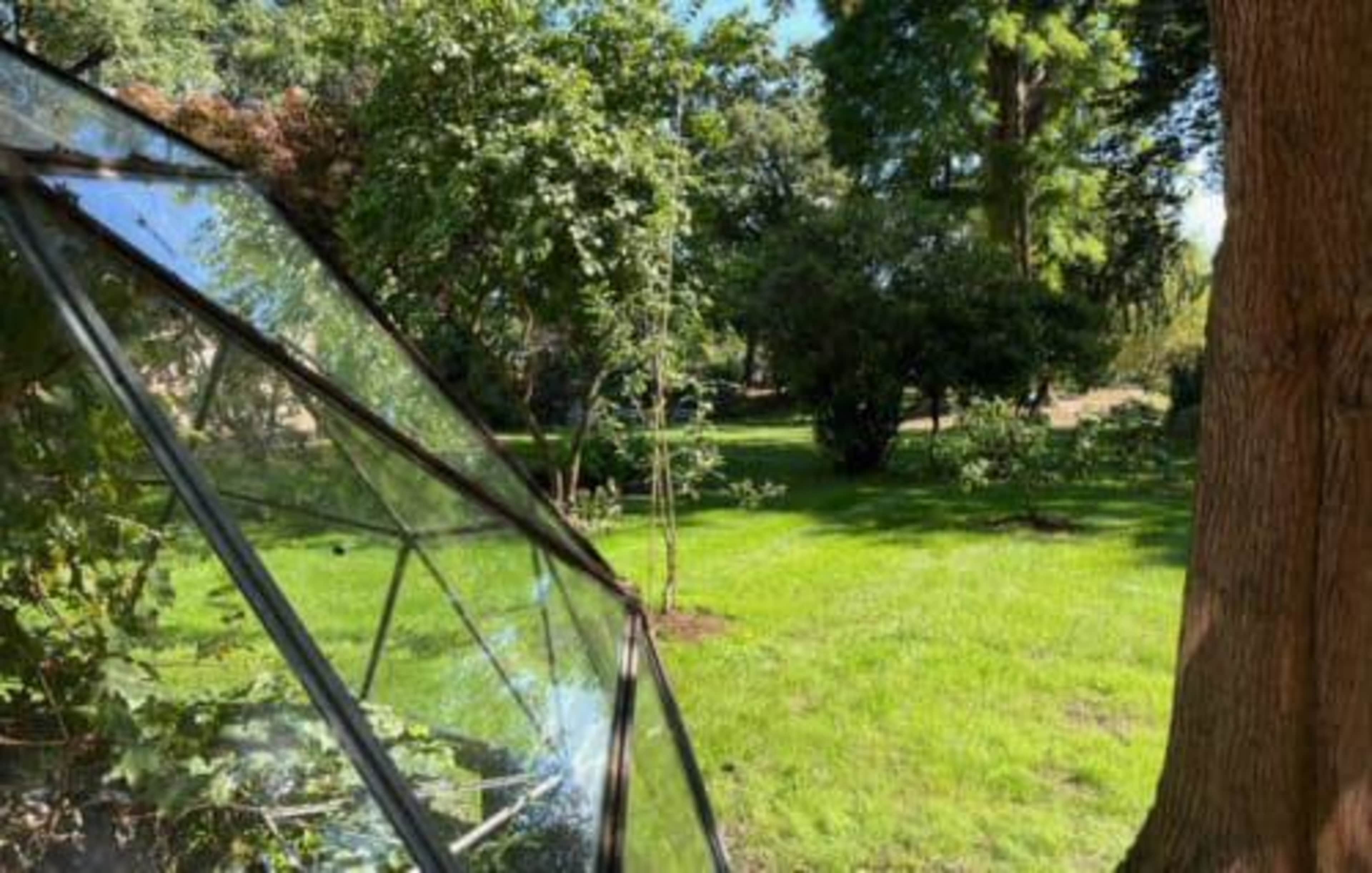 Victorian Mansion with Turret & River Access Image in Molesey, East Molesey, ENG