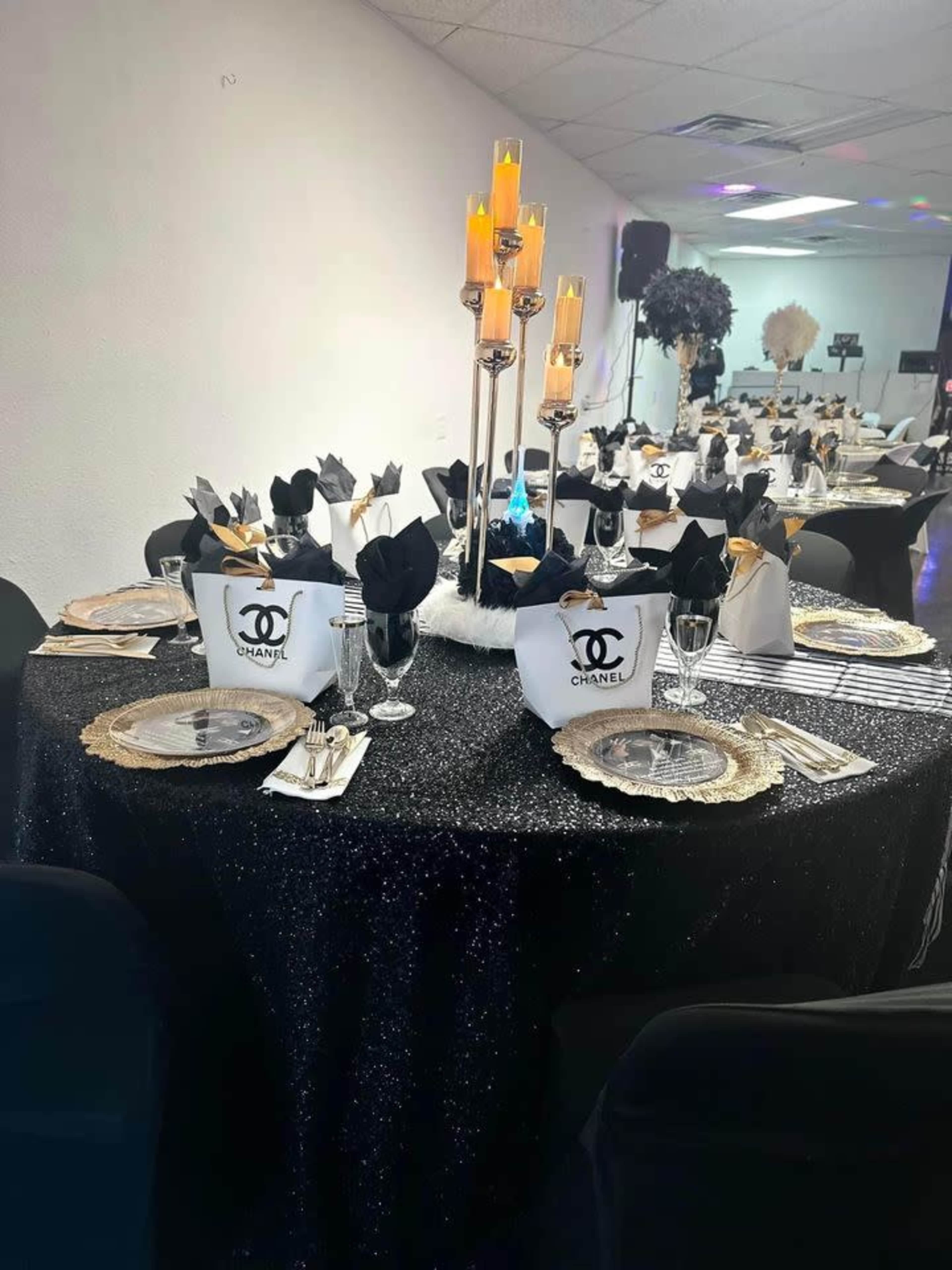 Versatile Petite Space for Workshops, Celebrations & Photoshoots for Up to 60 Guests Image in East Arlington, Arlington, TX