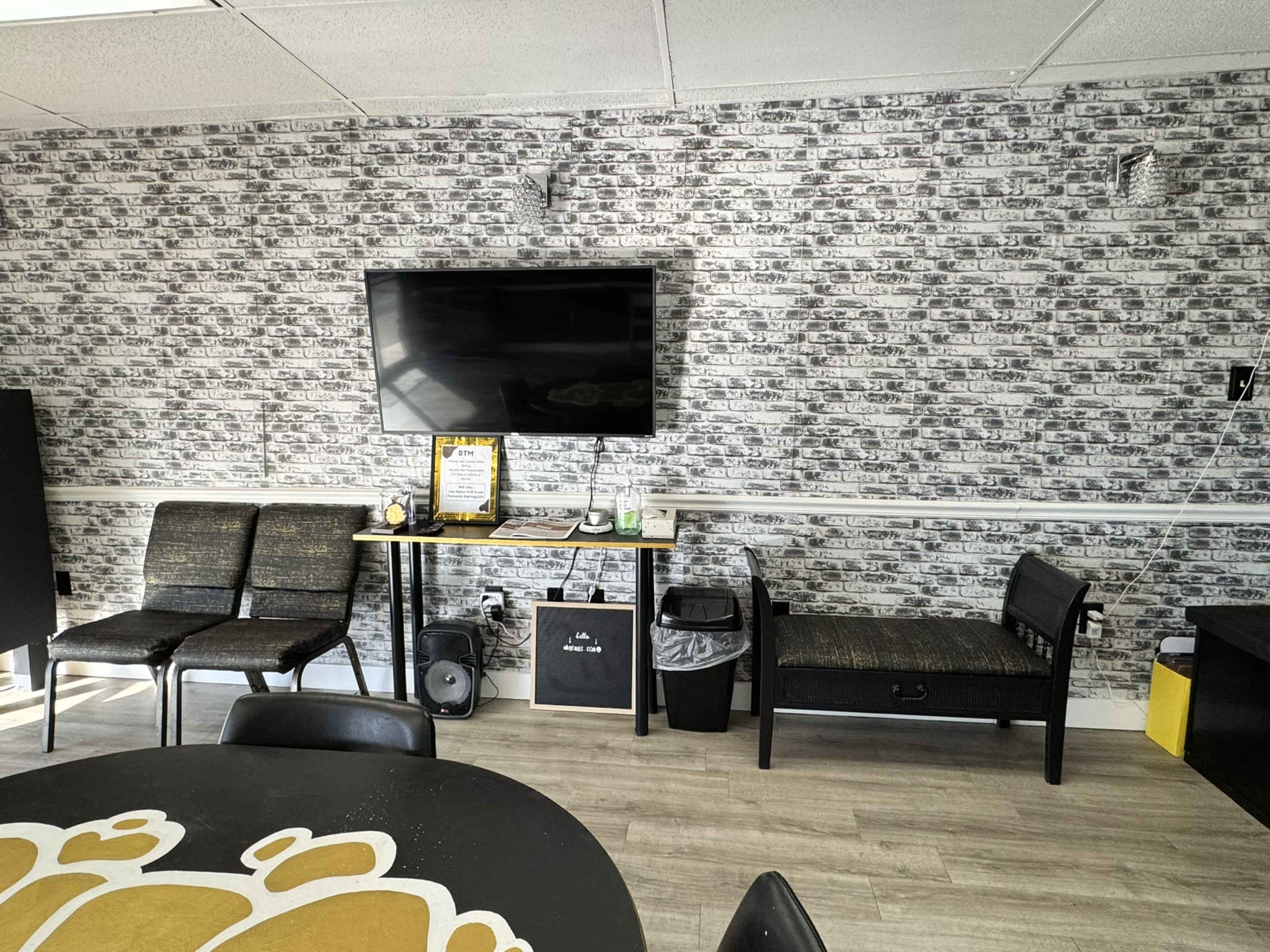 Affordable & Chic Meeting Room in the Heart of Whitehaven Image in Whitehaven, Memphis, TN