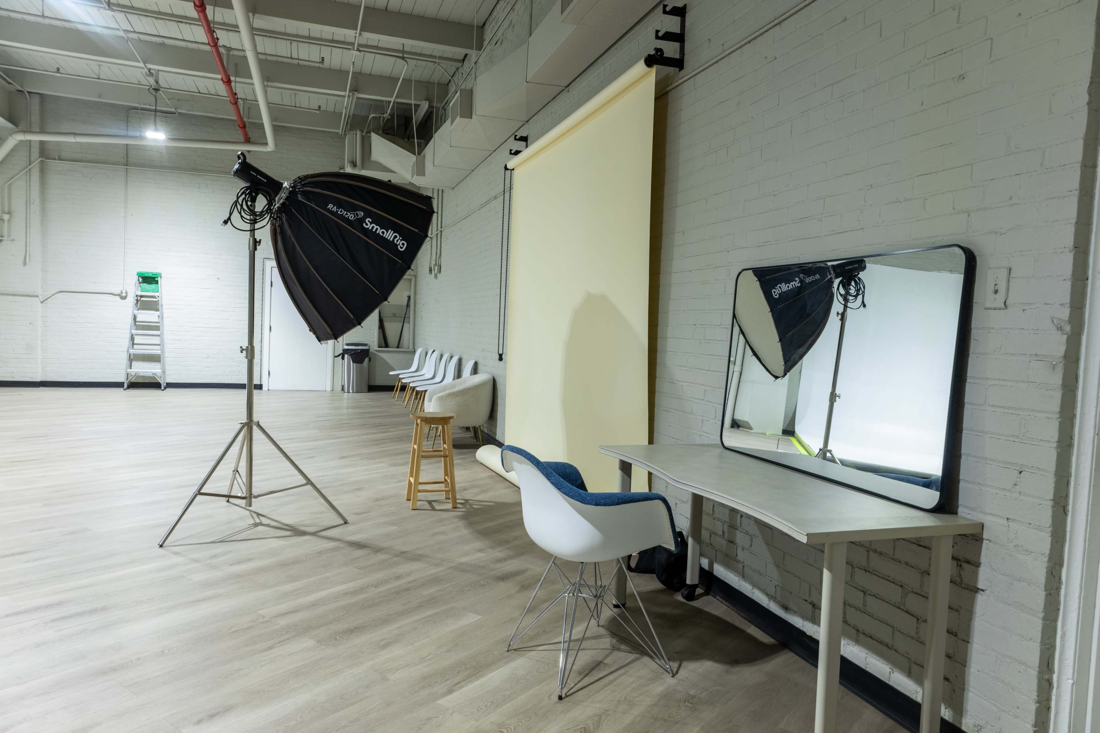 High Ceiling Studio 8 mins from downtown - Studio A Image in Glenville, Cleveland, OH
