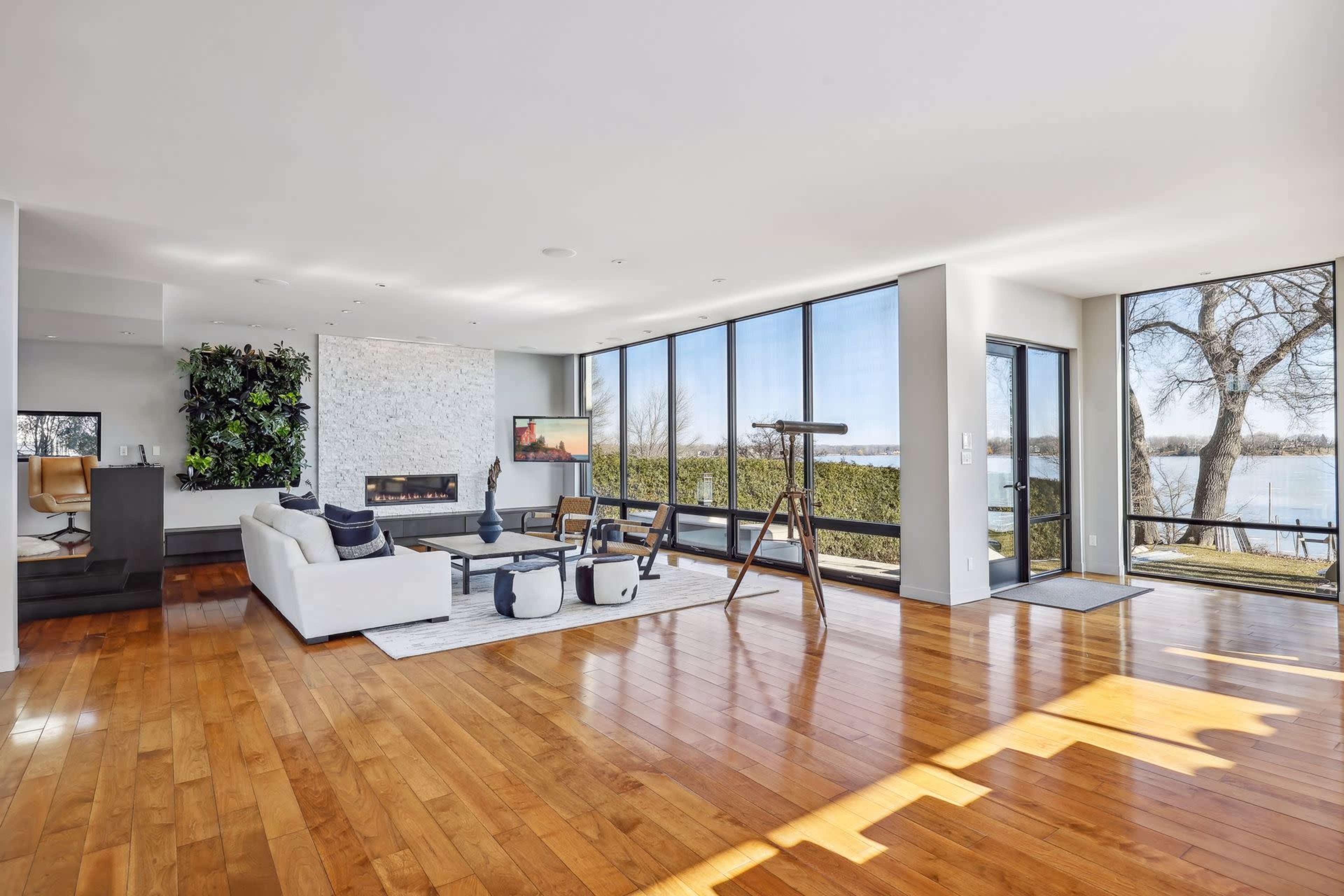 The LUXE on Lake Minnetonka Image in Orono, Wayzata, MN