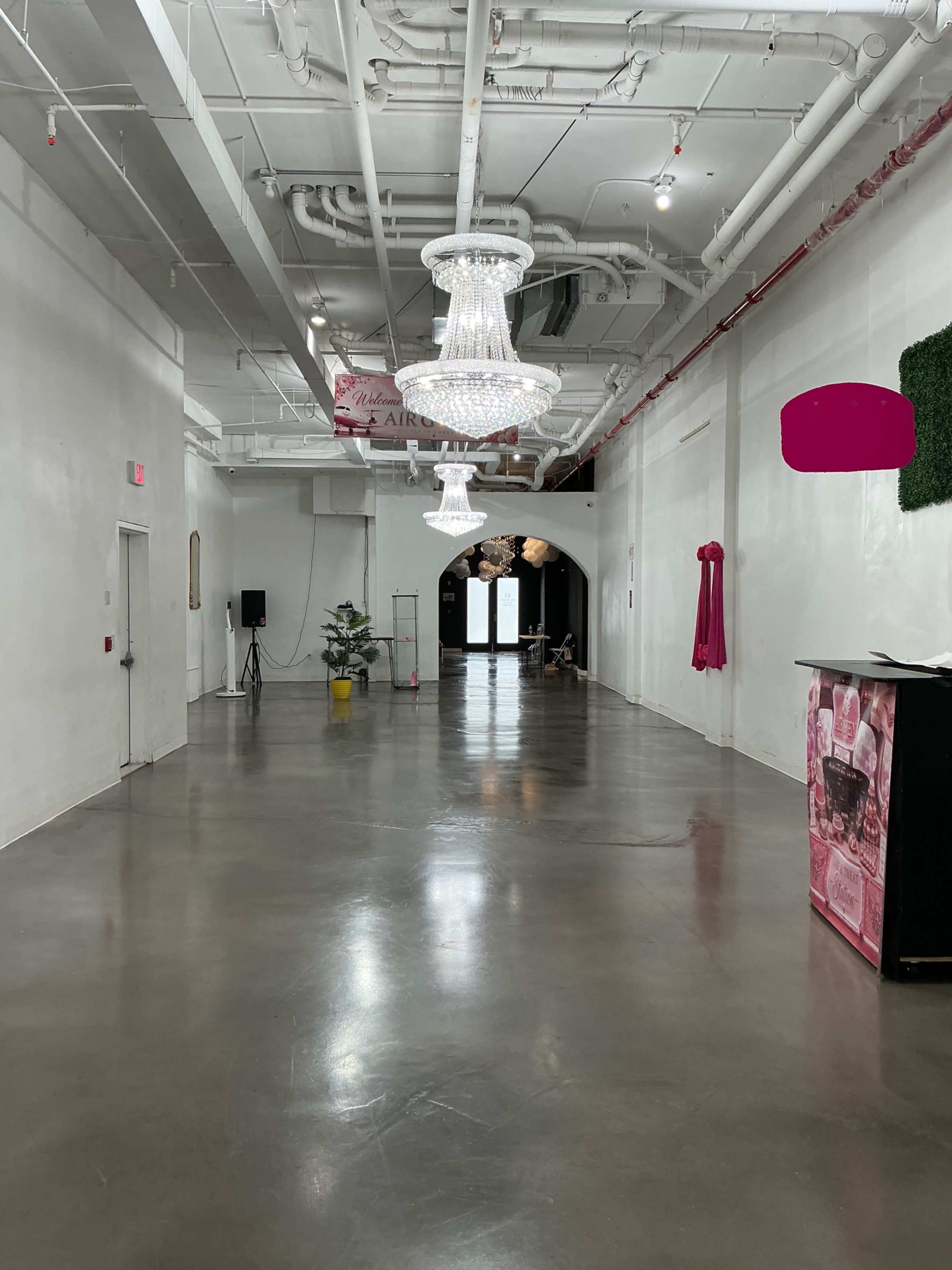 Uptown,industrial, Modern, Expansive Space Image in Woodstock, Bronx, NY