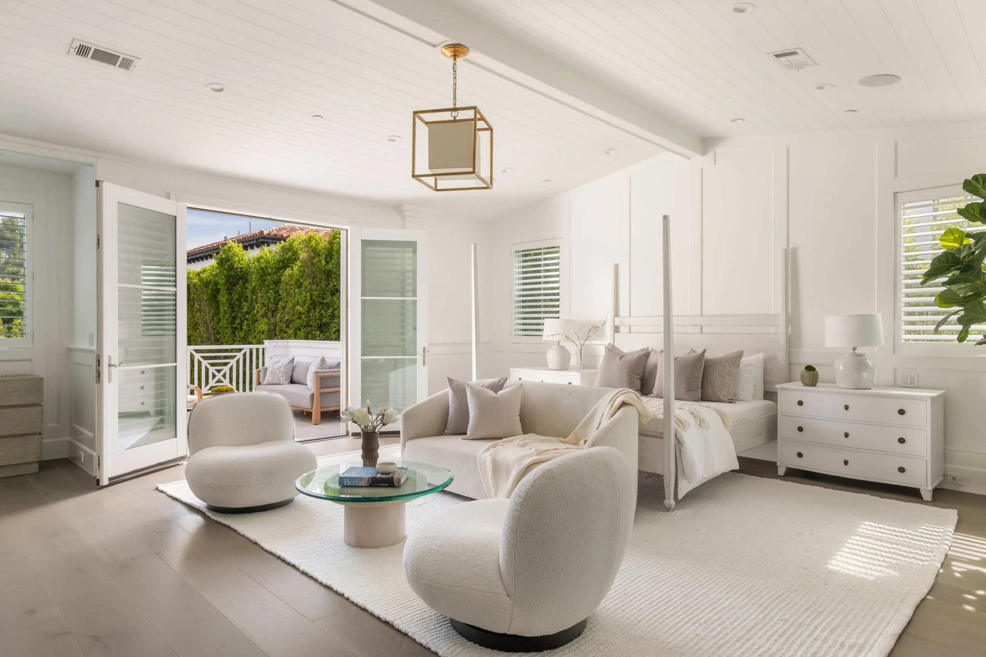 Vertical Series Favorite - Bright and spacious, East Coast Inspired Home Image in Encino, Encino, CA