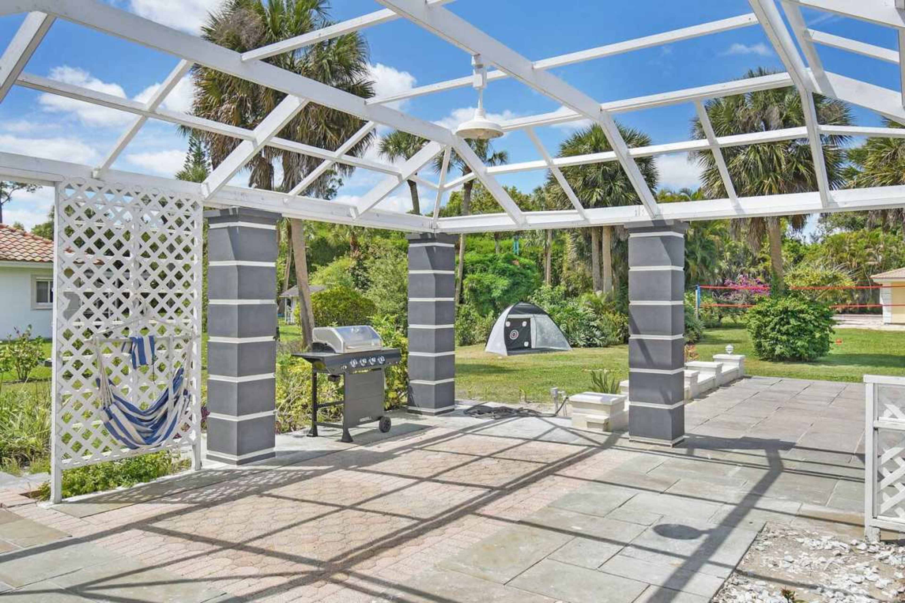 Charming 5 BDS House with Pool and Patio Image in Wellington, Wellington, FL