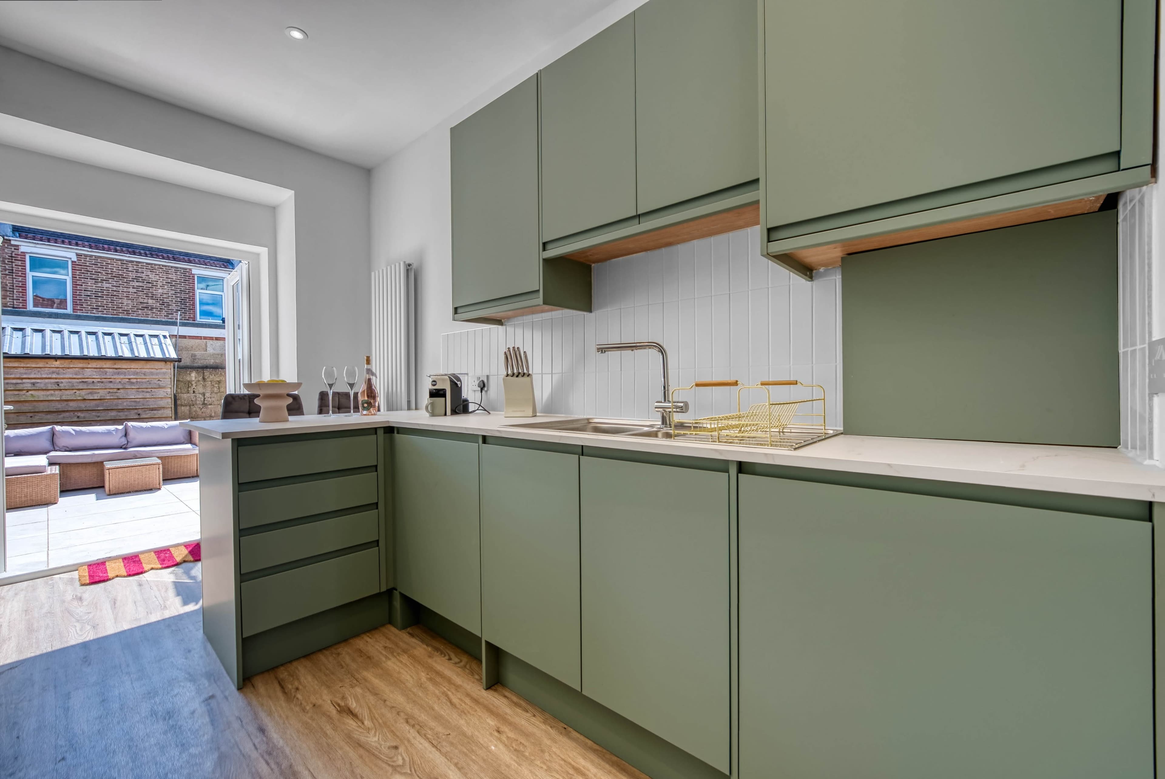 Maxwell Manor 3-BR Stunning Retreat Manor, Sleeps 8 with Parking Image in Southsea, Portsmouth, ENG