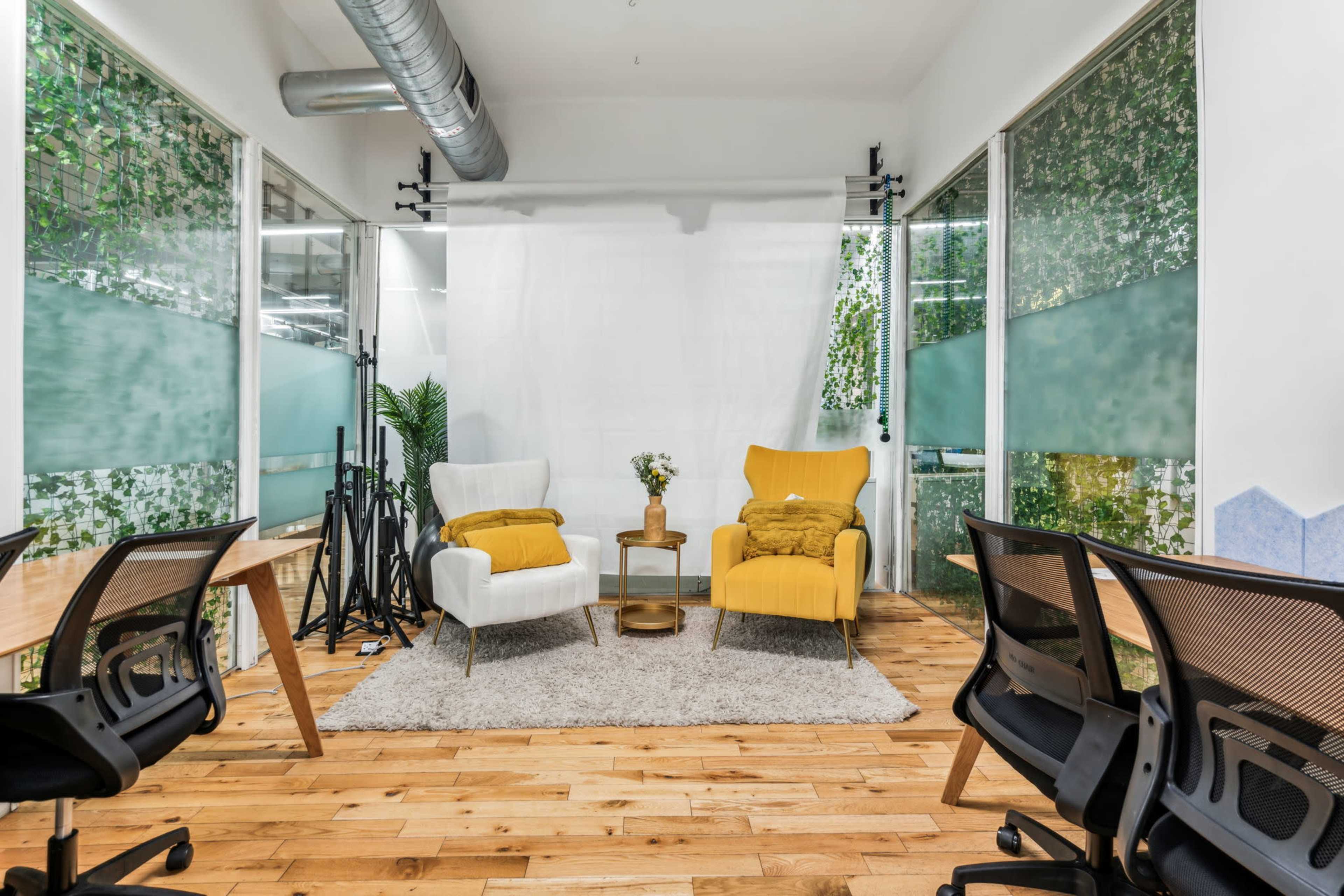 Private Interview Room / 4-6 Persons Office Image in Center City, Philadelphia, PA