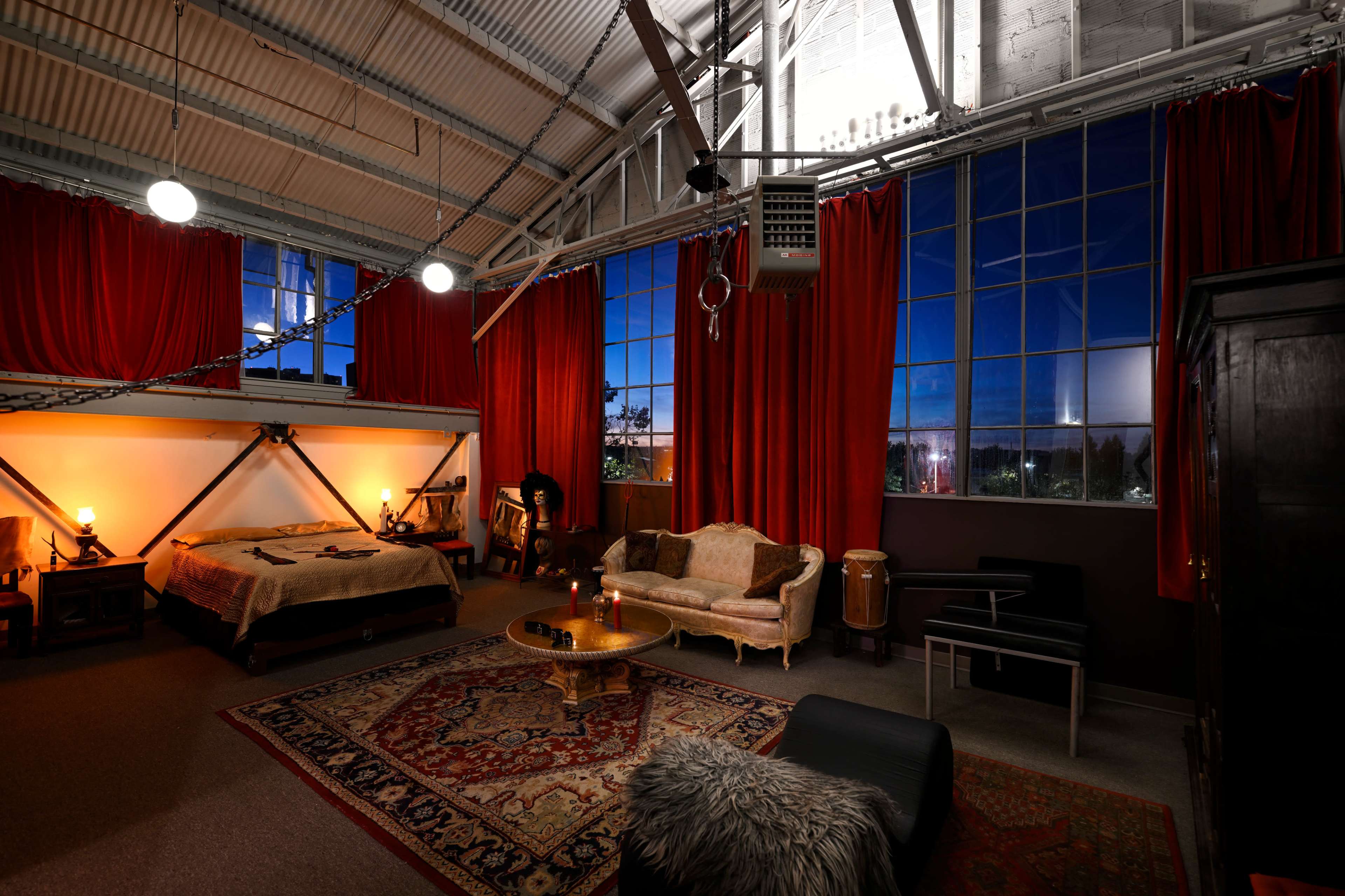 Vintage Luxury Boudoir studio with panoramic windows and multiple sets Image in Emeryville, Emeryville, CA