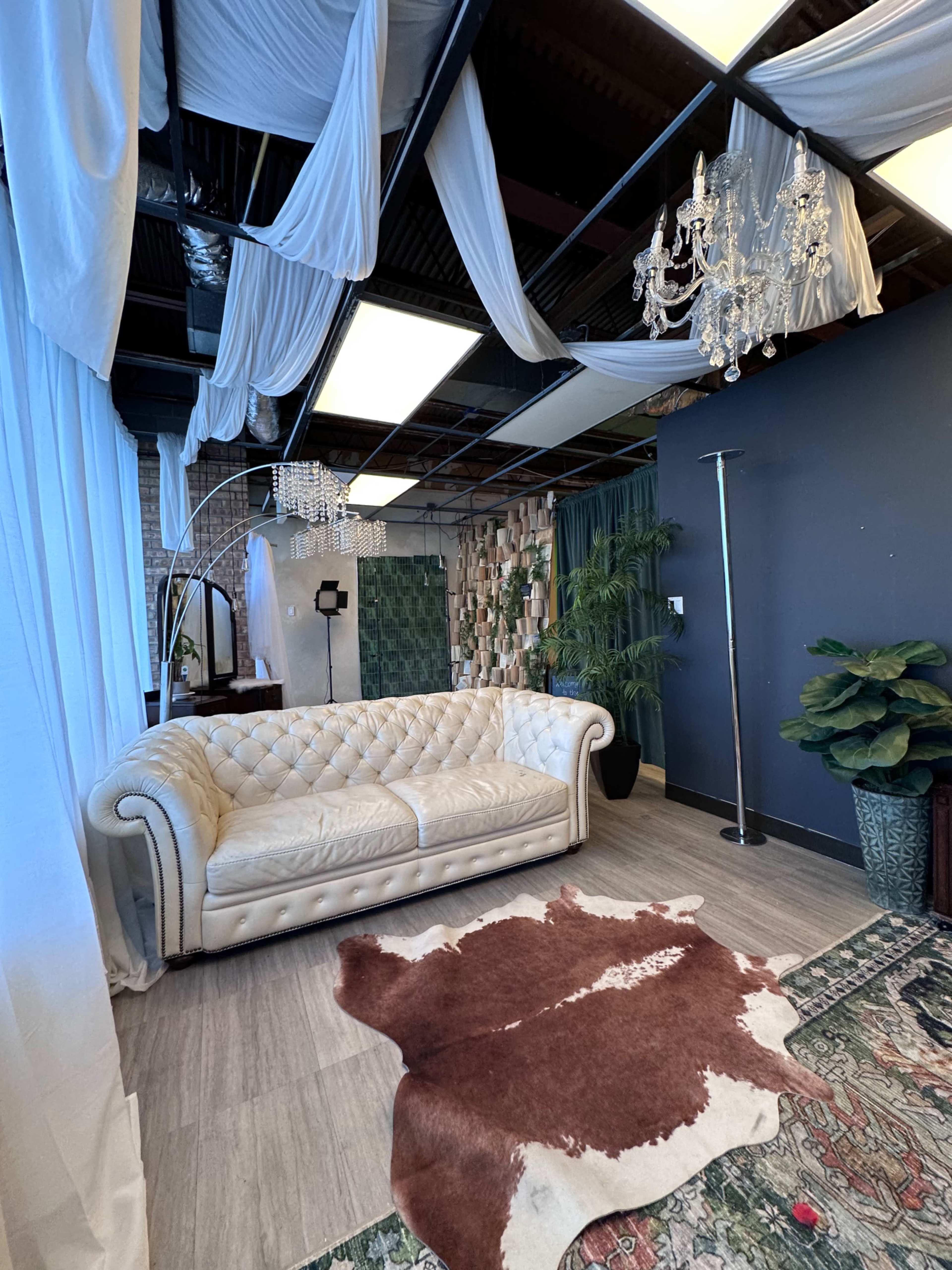 Chicago Editorial Content Studio with Pink fur Set, Glam Room & Pop Art Lounge Image in Edison Park, Chicago, IL