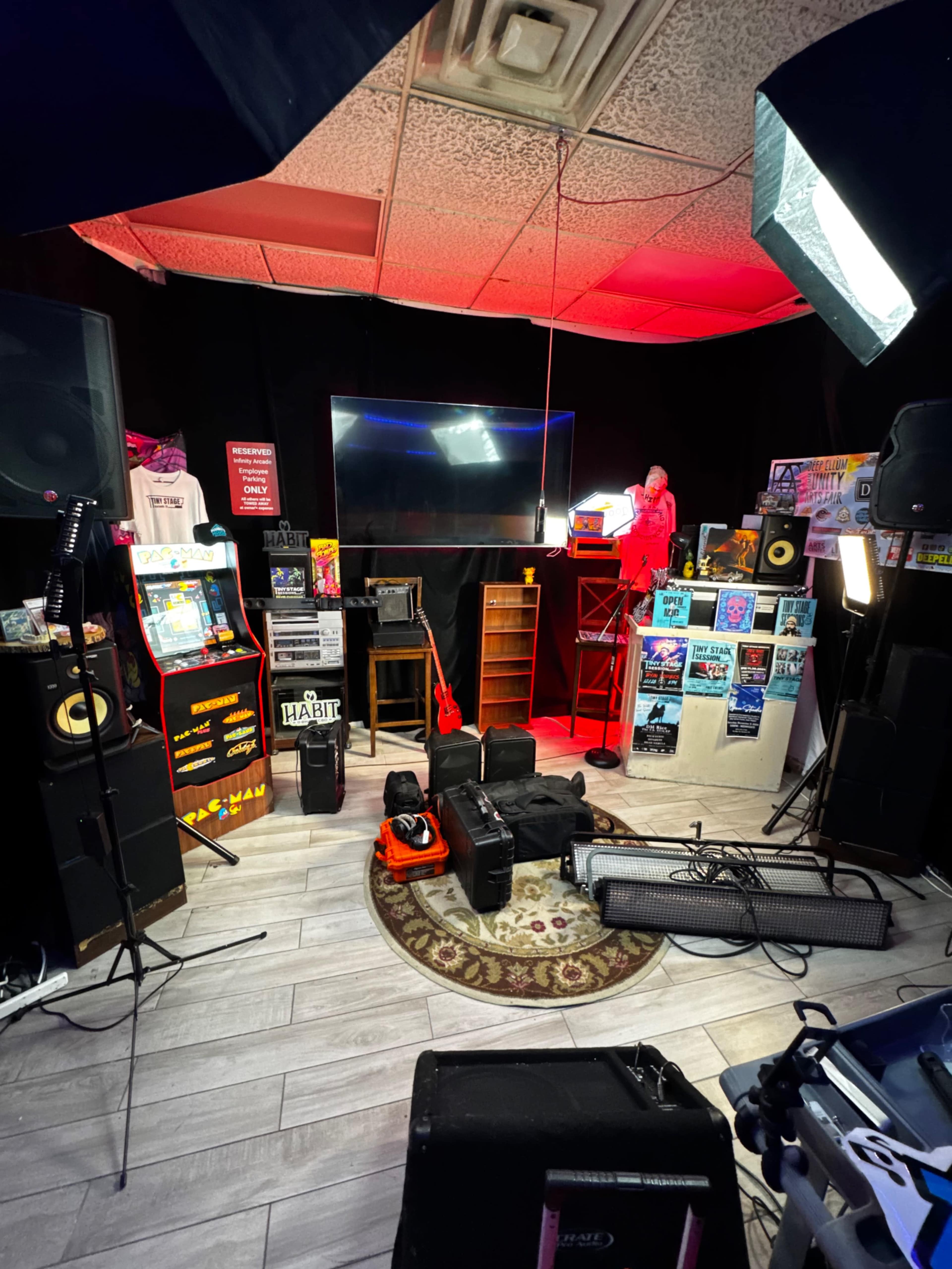 Manny’s House @ Luxury United Studios Image in Garland, Garland, TX