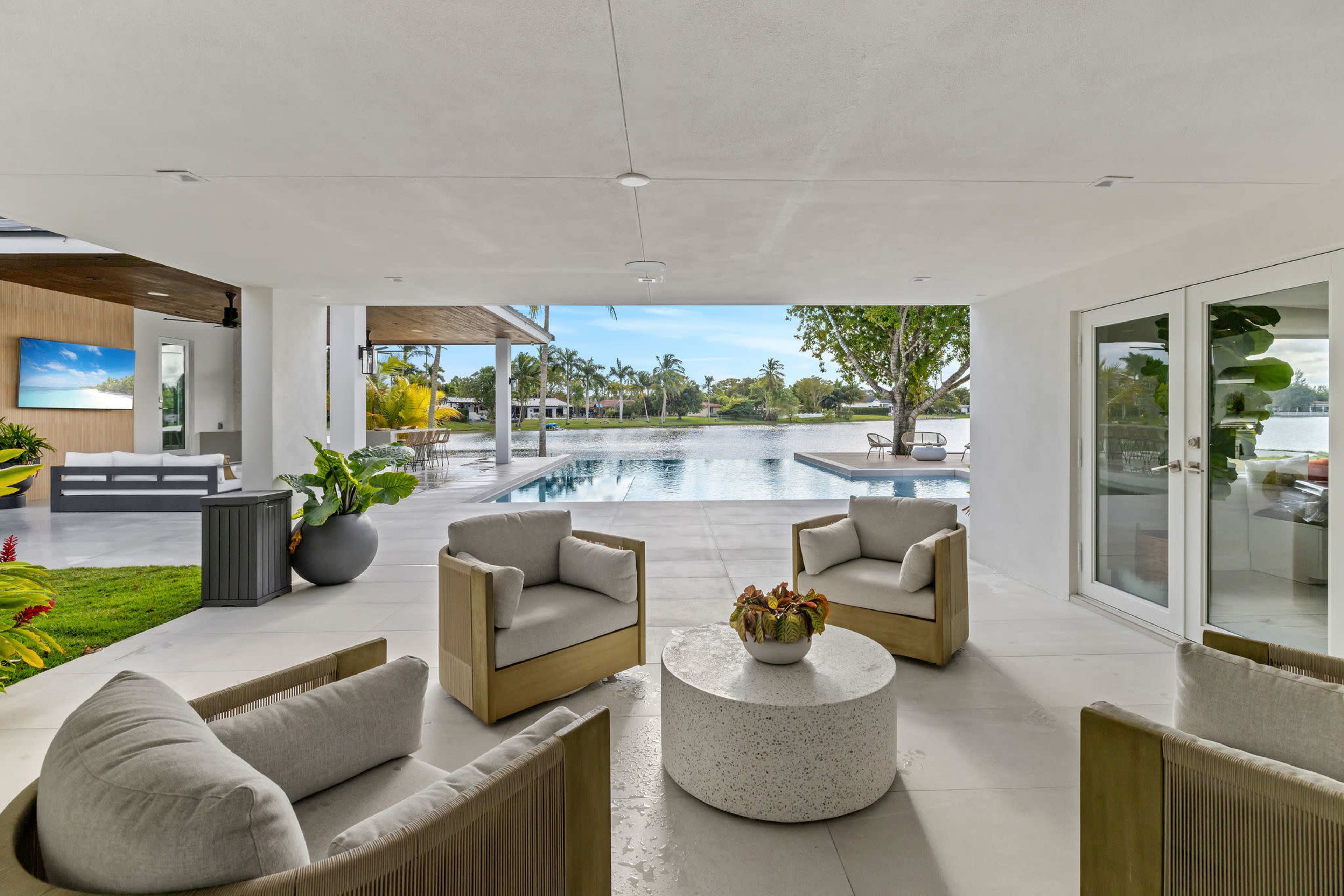 Lakefront Suburban Residence With Open, Sweeping Nature Views And Comfortable Facilities For Crews. Image in Kendall, Miami, FL