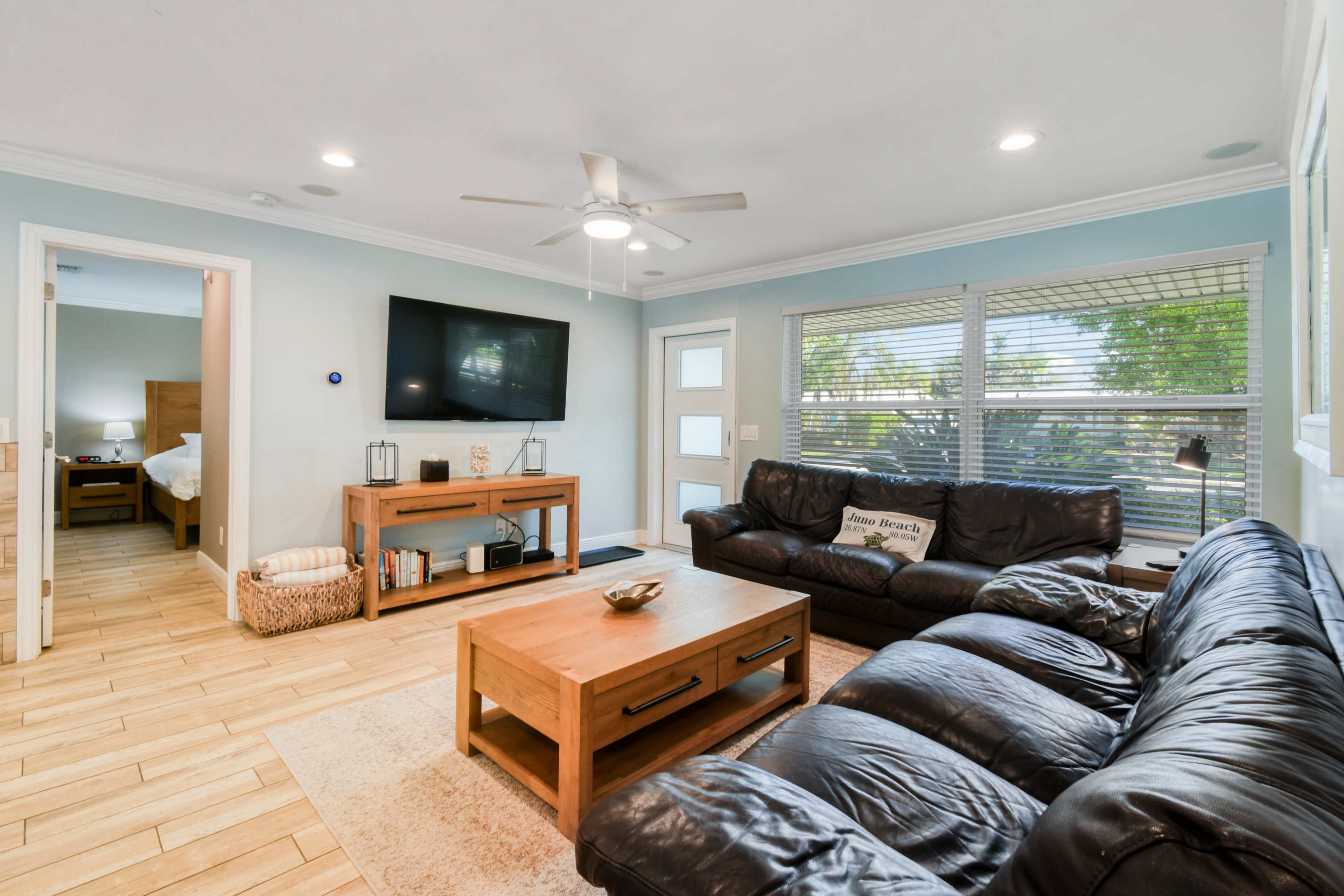 Tropical 4 Bedroom House Image in , Tequesta, FL